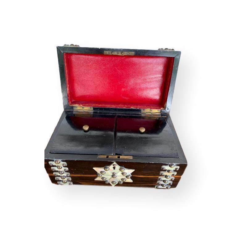 19th Century English Victorian Cormandel Mother of Pearl Tea Caddy, circa 1850 For Sale 1
