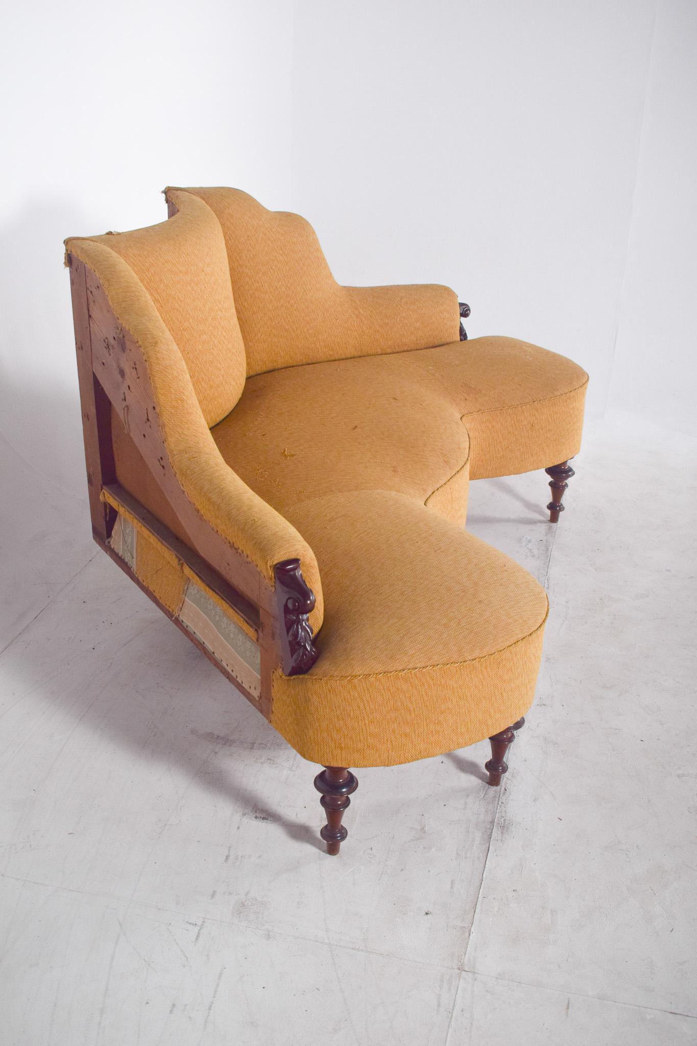 19th Century English Victorian Corner Sofa in Mahogany For Sale 4