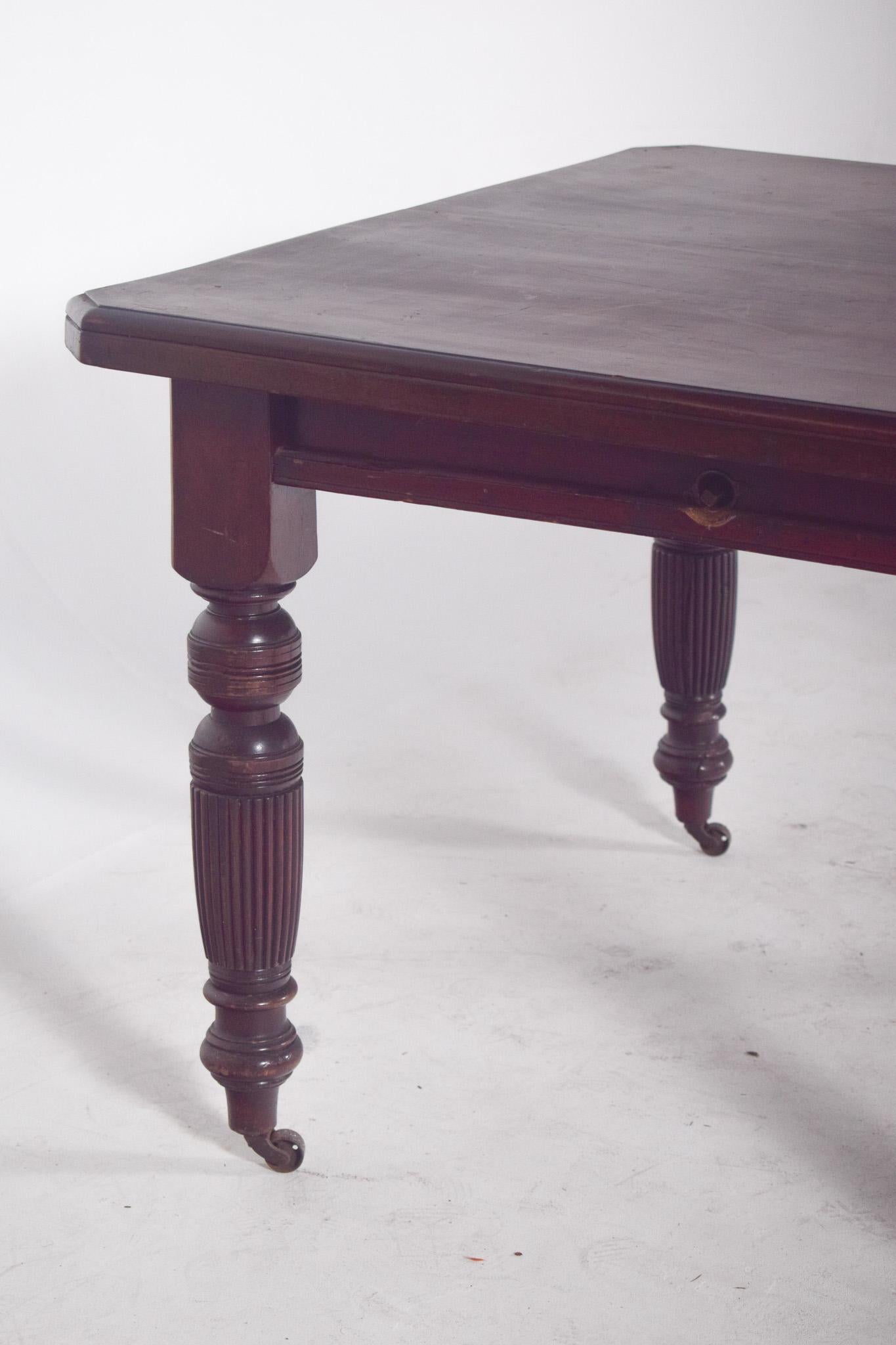 19th Century English Victorian Dining Table For Sale 6