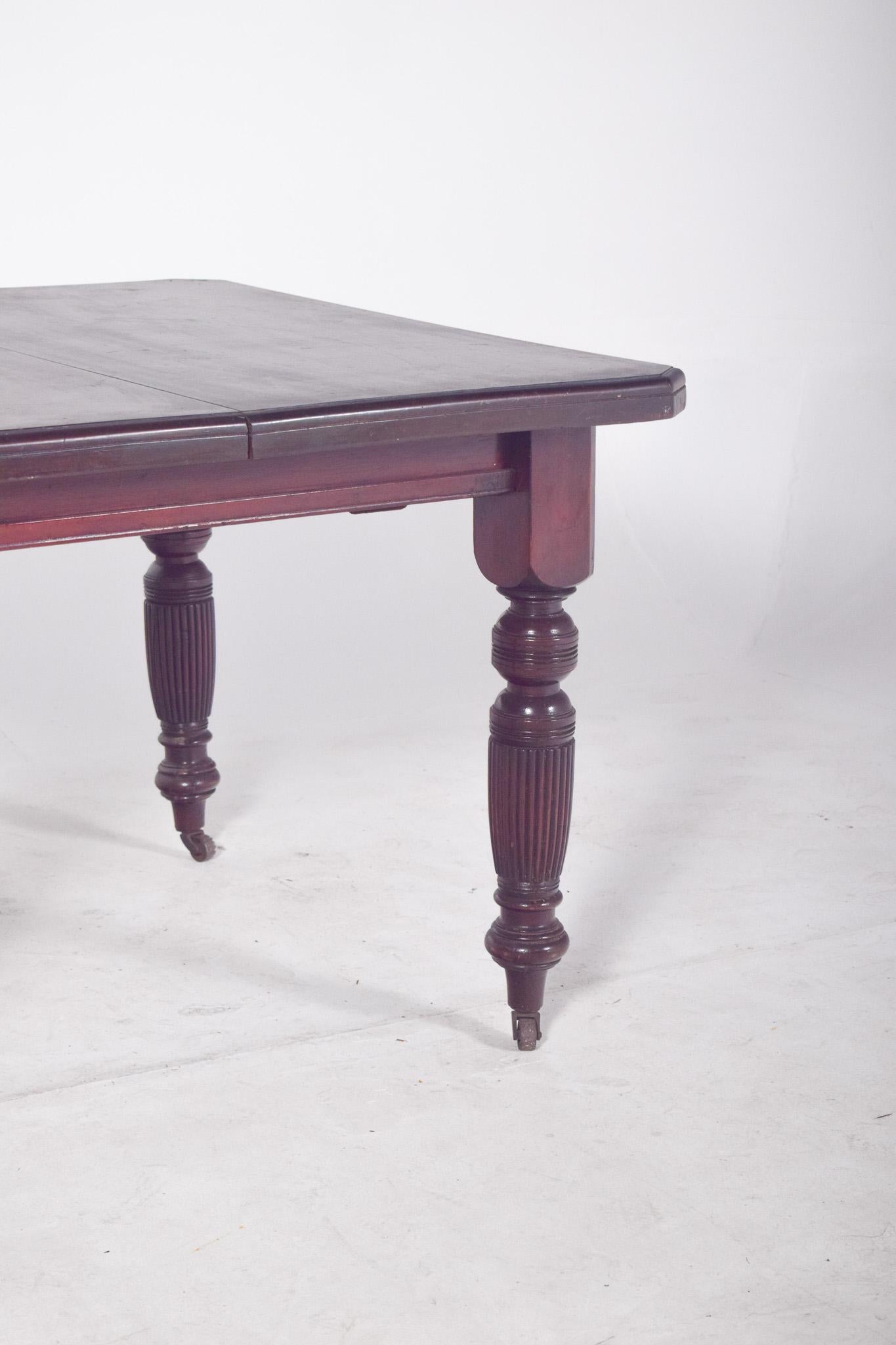 Wood 19th Century English Victorian Dining Table For Sale
