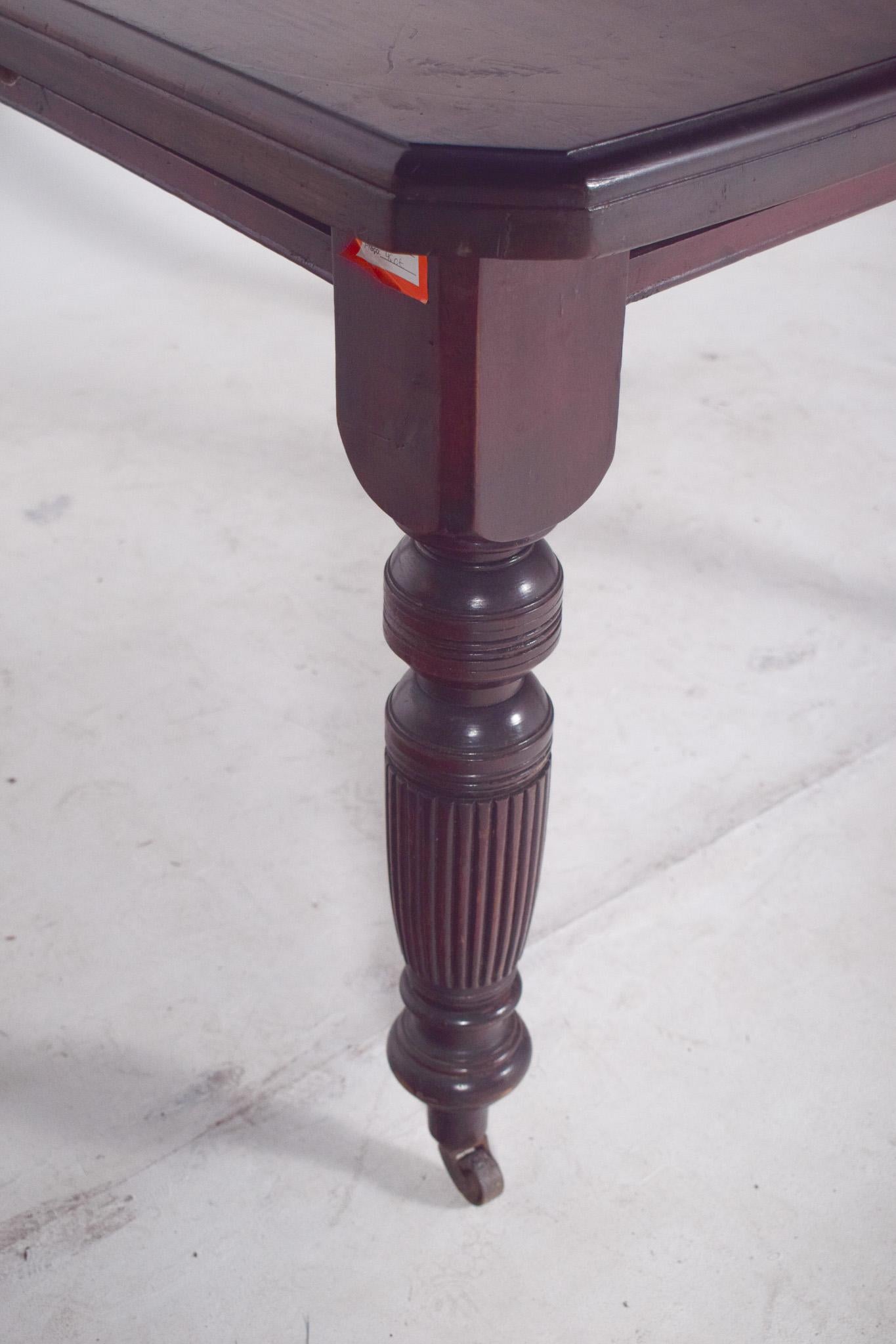 19th Century English Victorian Dining Table For Sale 1