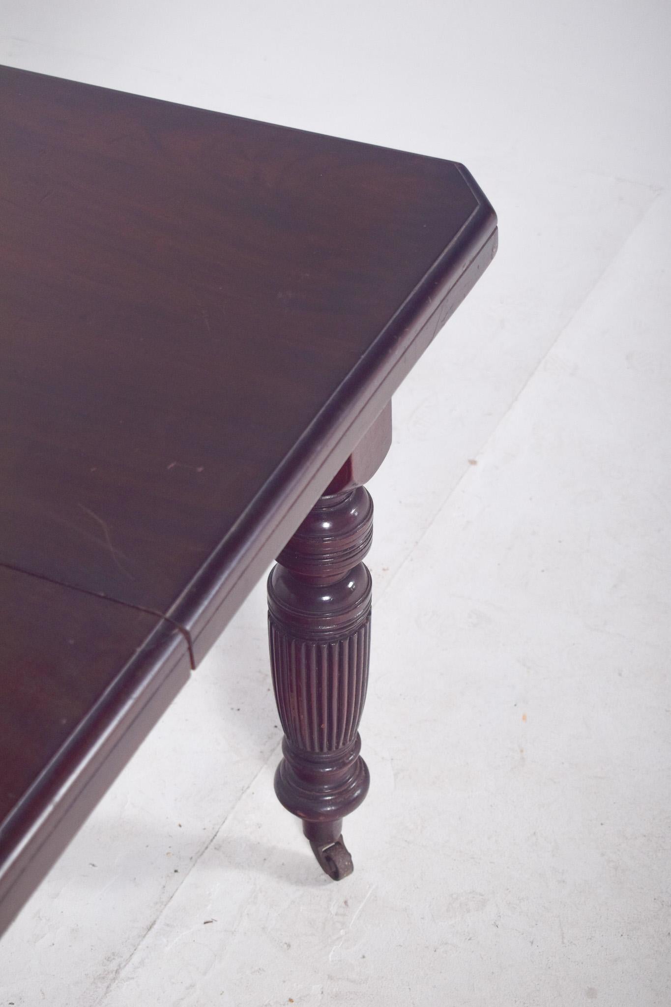 19th Century English Victorian Dining Table For Sale 3