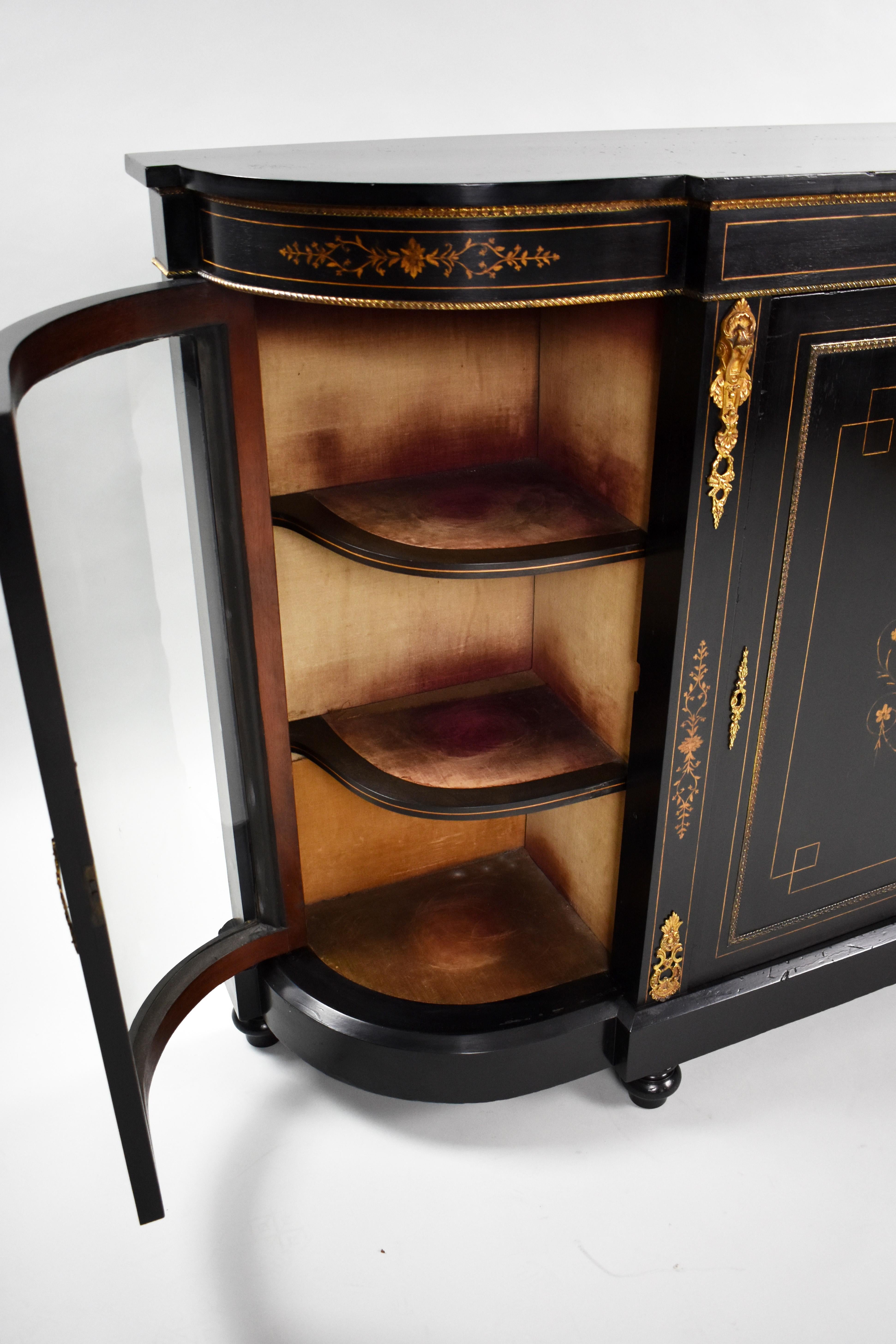 Credenza inglese vittoriana ebanizzata del XIX secolo in vendita 4