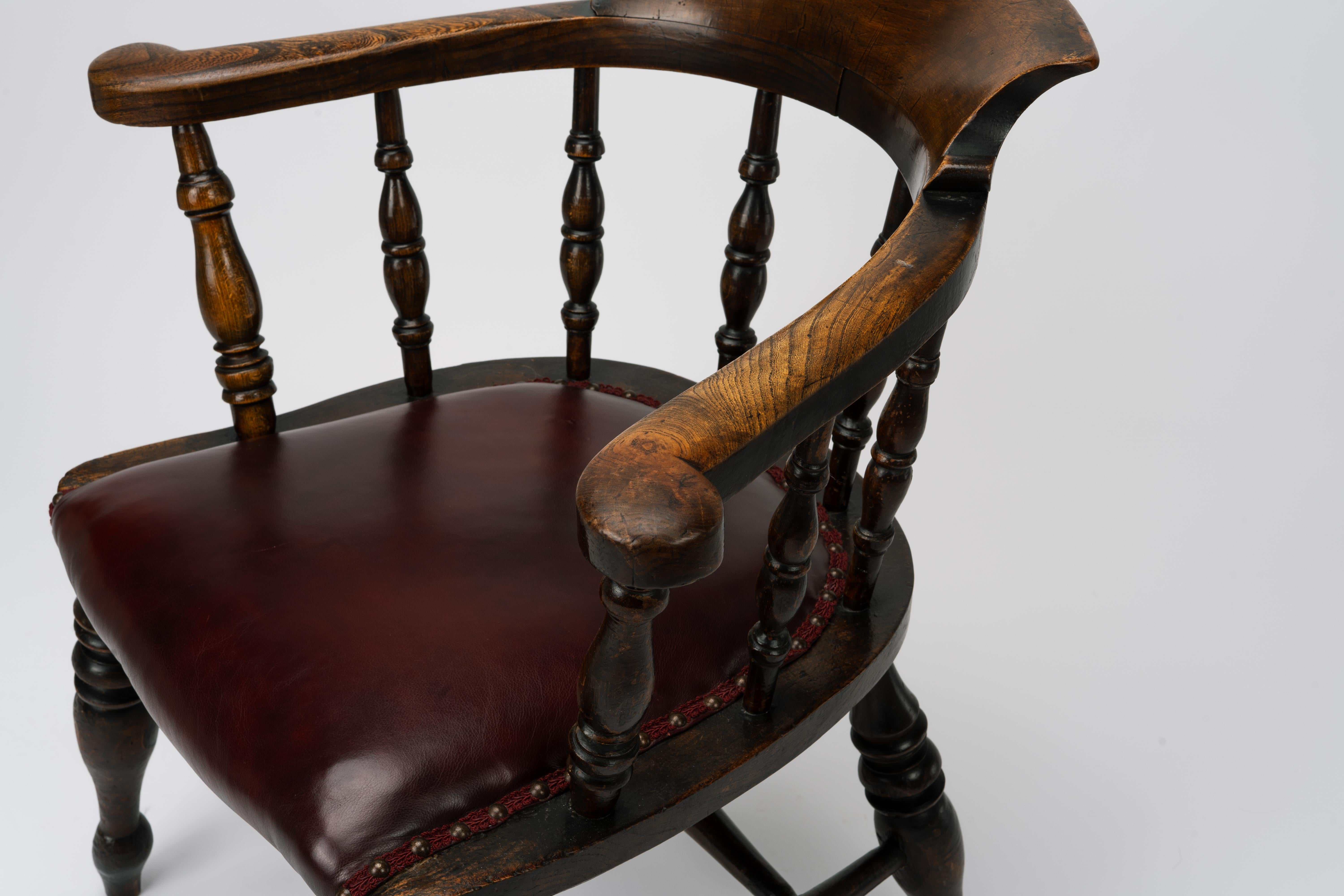 Pelle Sedia ad arco in olmo vittoriana inglese del XIX secolo in vendita