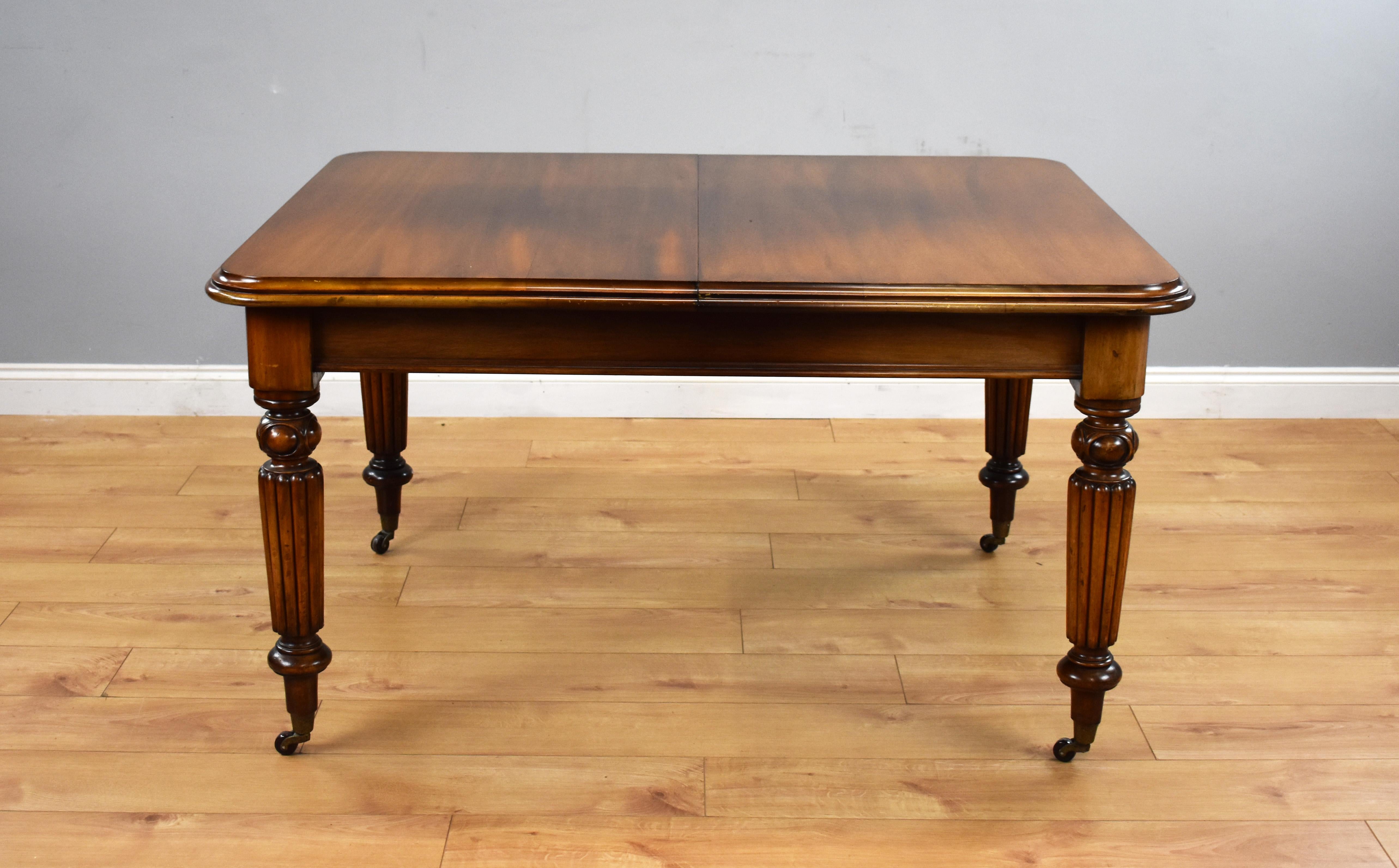 19th Century English Victorian Extending Dining Table & 10 Chairs In Good Condition In Chelmsford, Essex