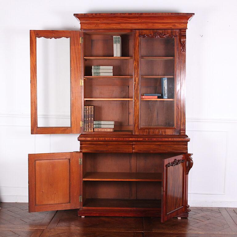 19th Century English Victorian Figured Mahogany Bookcase with Carved Details In Good Condition In Vancouver, British Columbia