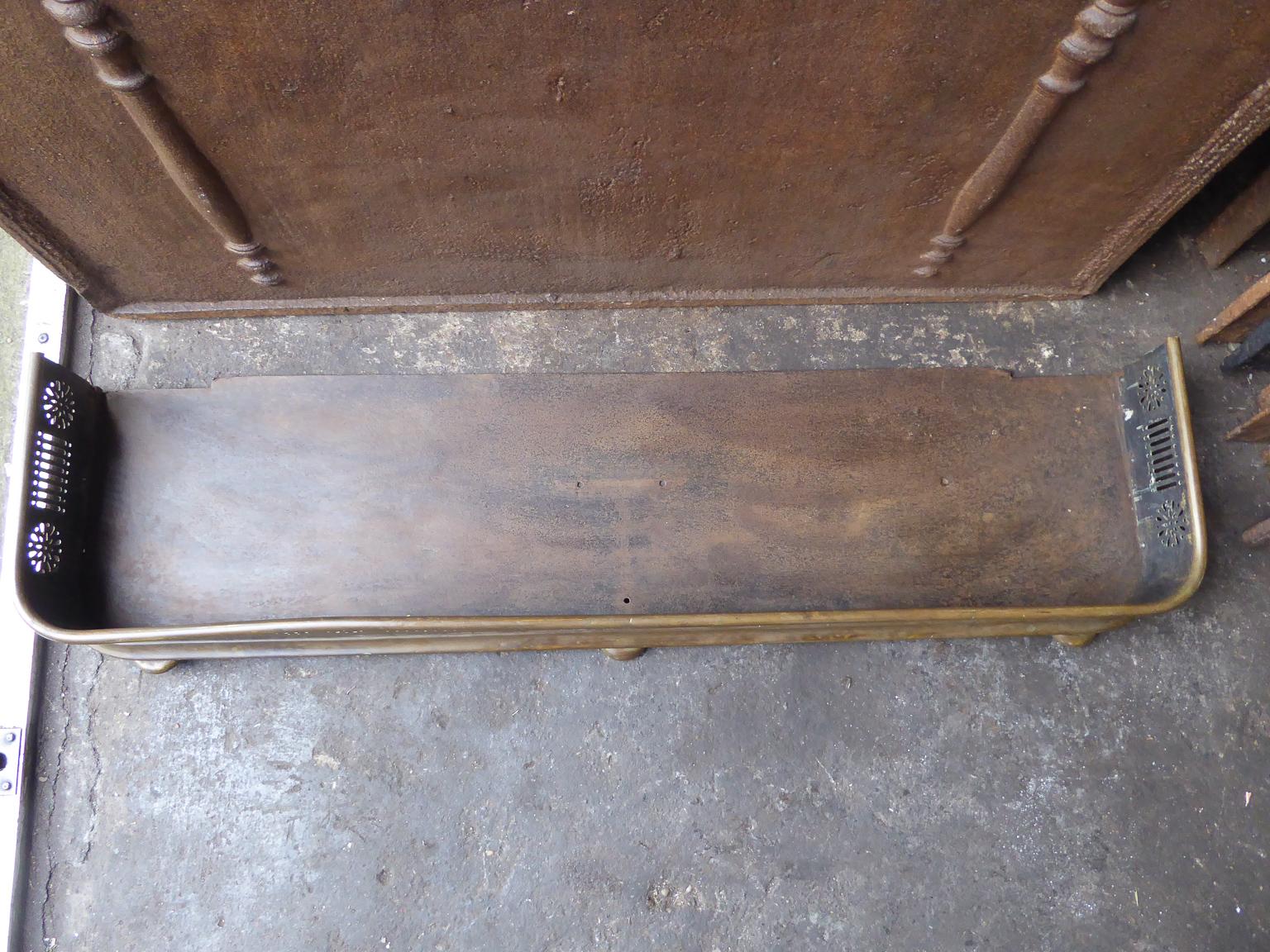 19th Century English Victorian Fireplace Fender or Fire Fender For Sale 5