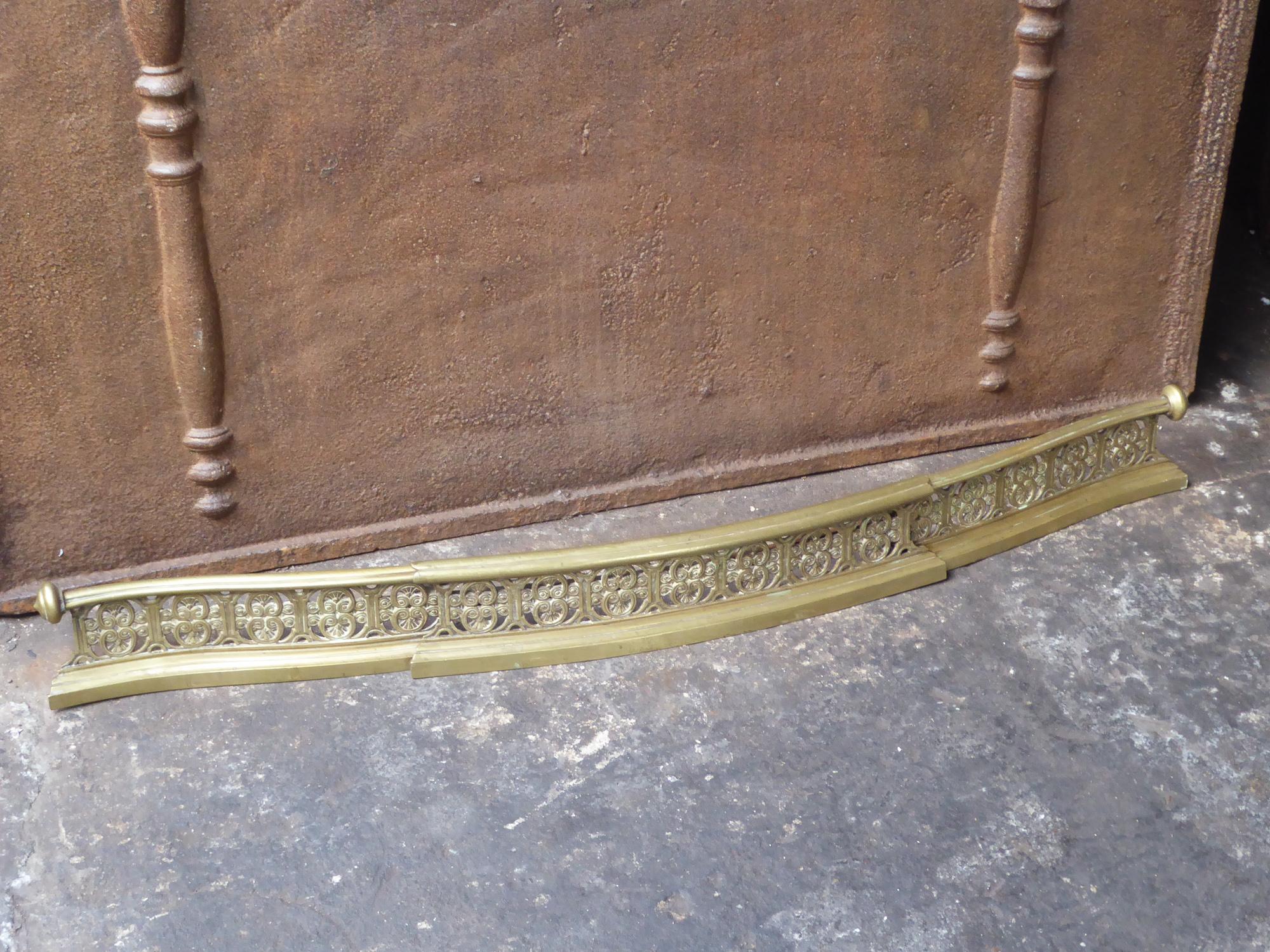19th Century English Victorian Fireplace Fender or Fire Fender In Good Condition In Amerongen, NL