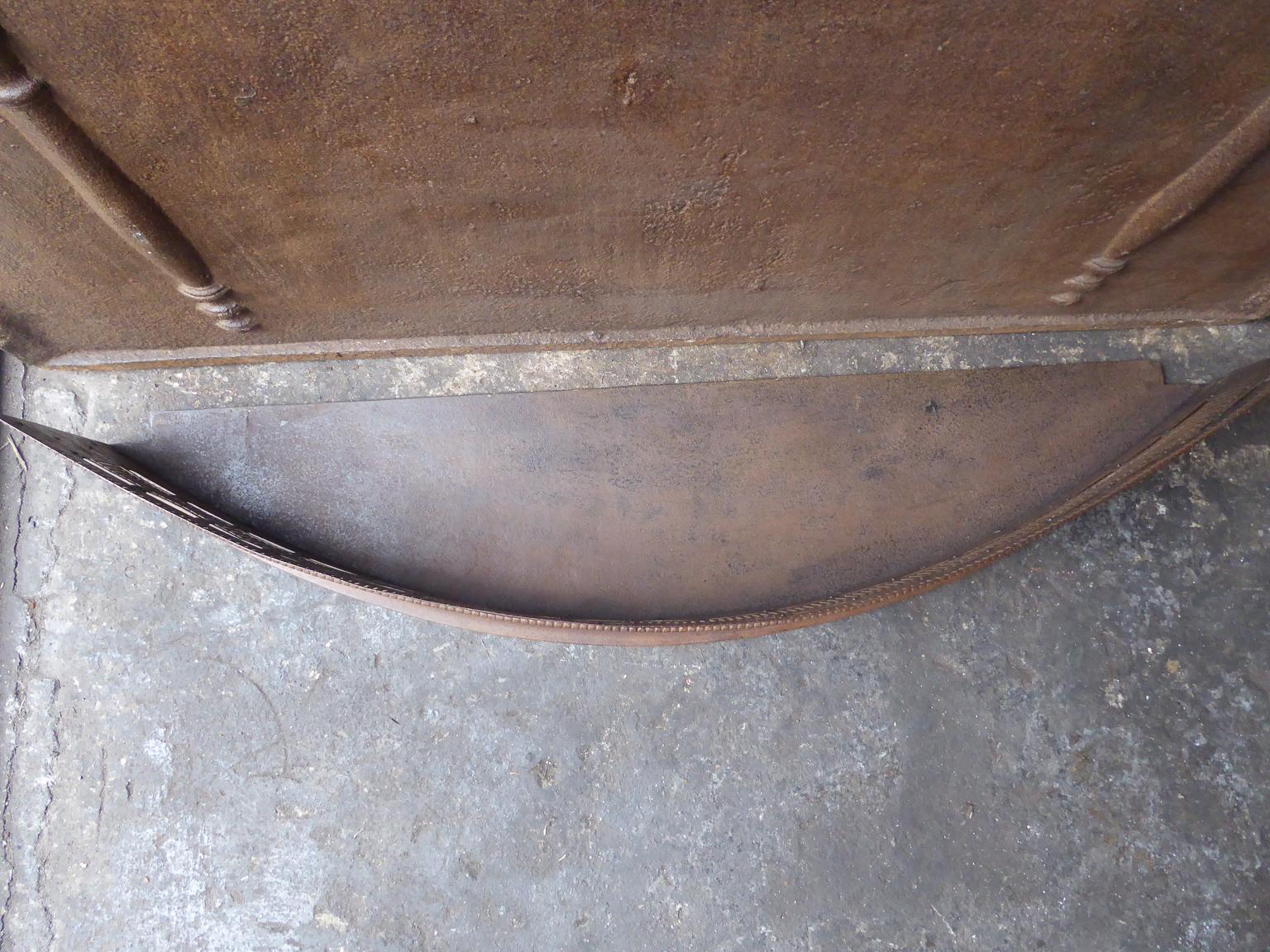 19th Century English Victorian Fireplace Fender or Fire Fender For Sale 2