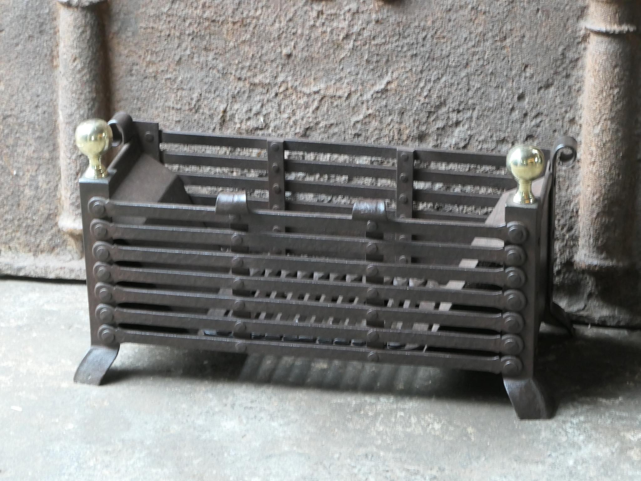 British 19th Century English Victorian Fireplace Grate or Fire Basket For Sale