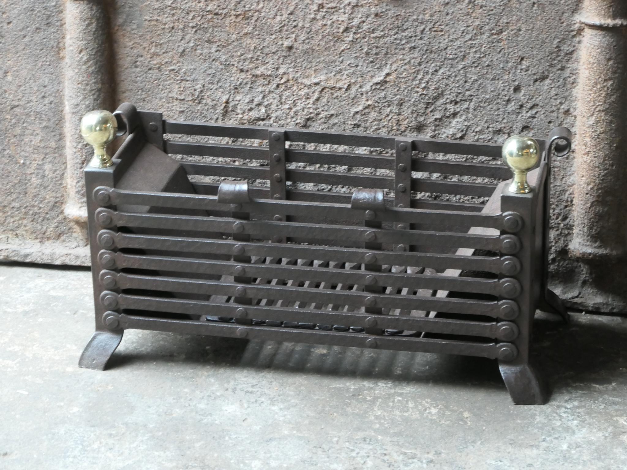Cast 19th Century English Victorian Fireplace Grate or Fire Basket For Sale