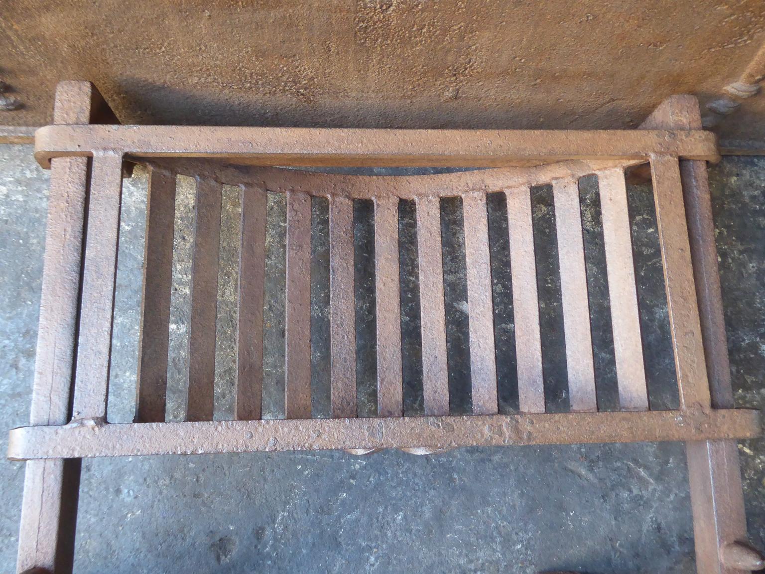 19th Century English Victorian Fireplace Grate or Fire Grate For Sale 4