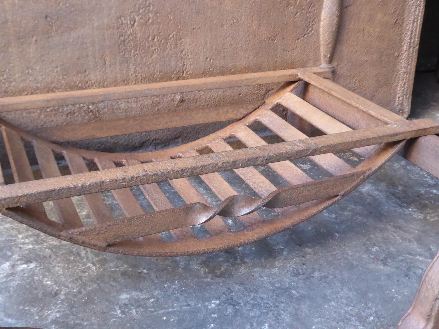 Grille de cheminée ou grille de feu victorienne anglaise du 19e siècle Bon état - En vente à Soest, NL