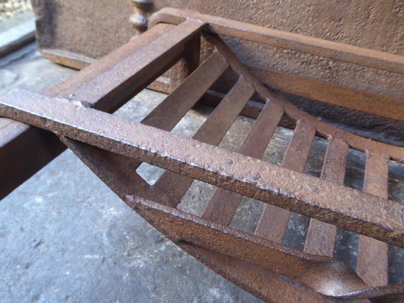 19th Century English Victorian Fireplace Grate or Fire Grate For Sale 2