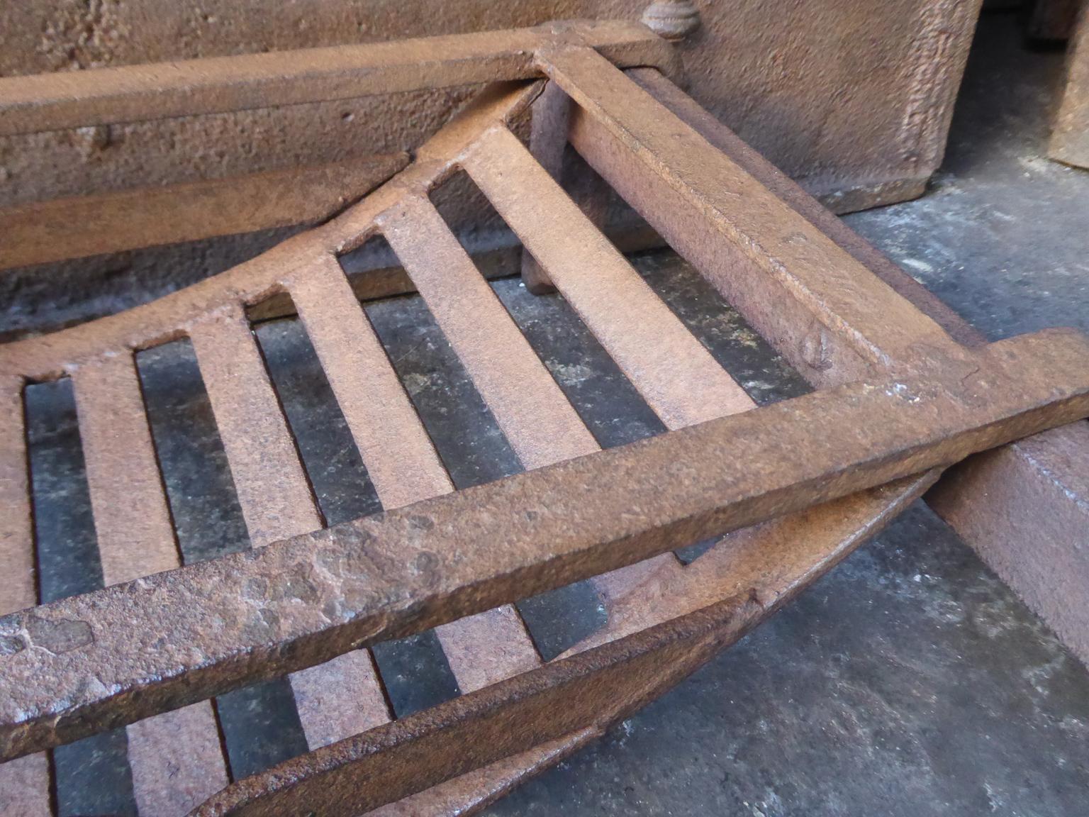 19th Century English Victorian Fireplace Grate or Fire Grate For Sale 3