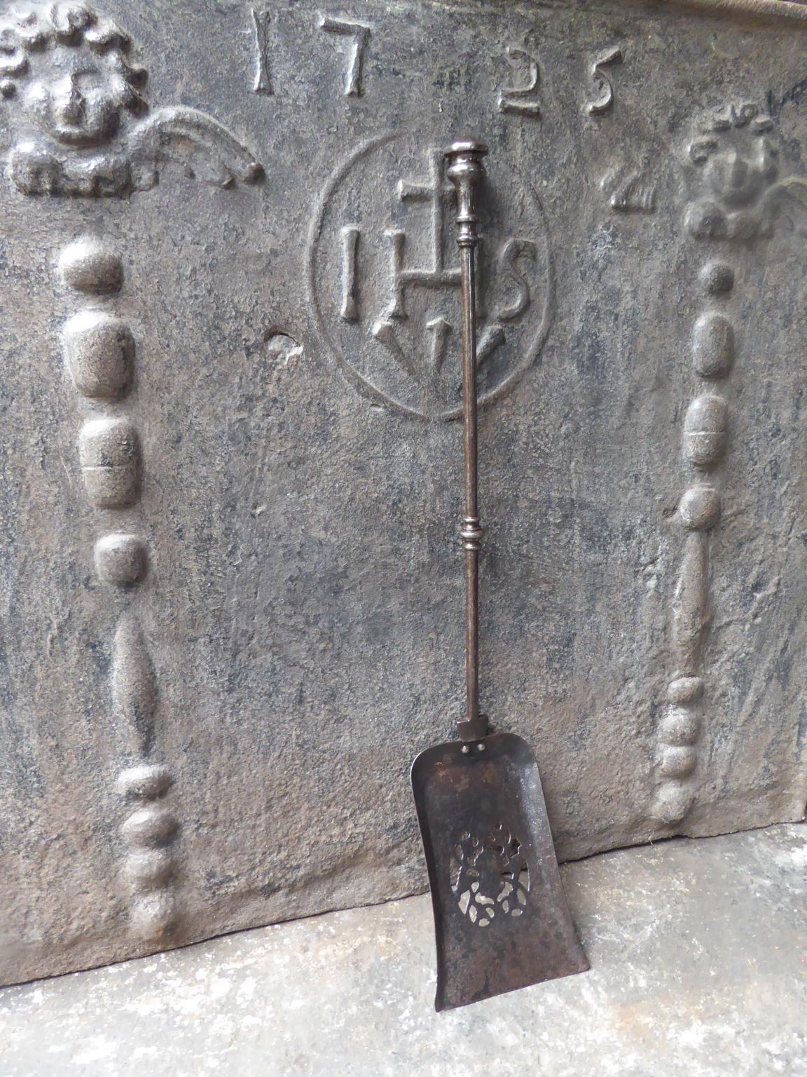 19th century English Victorian fireplace shovel made of wrought iron. The shovel is in a good condition and is fully functional.