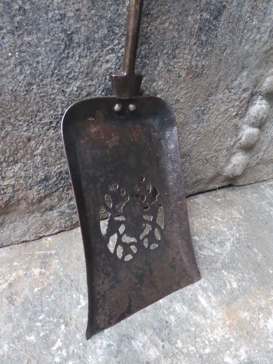 British 19th Century English Victorian Fireplace Shovel or Fire Shovel For Sale