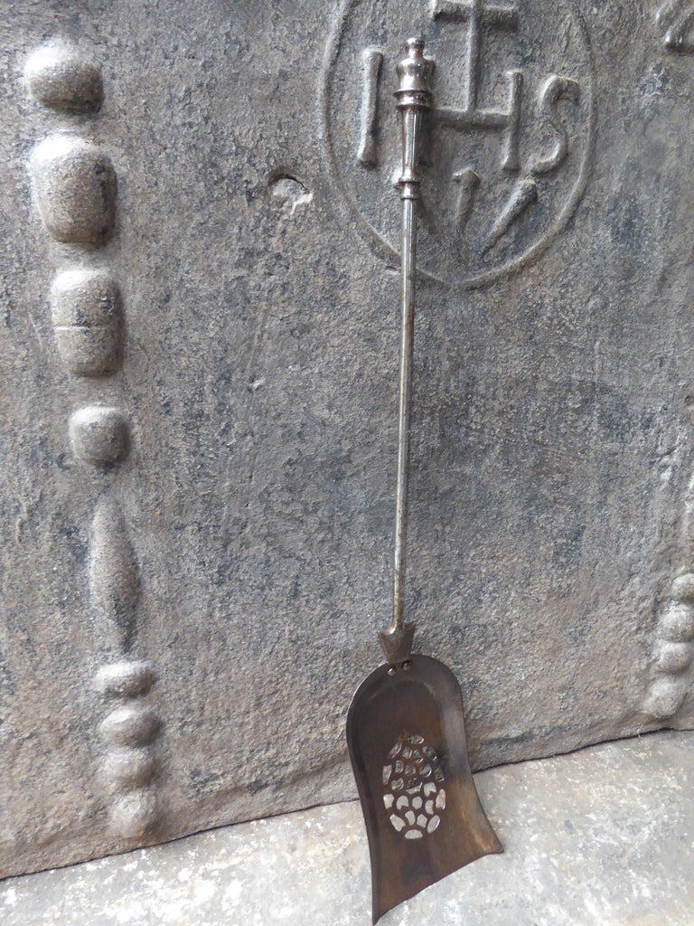 19th Century English Victorian Fireplace Shovel or Fire Shovel For Sale