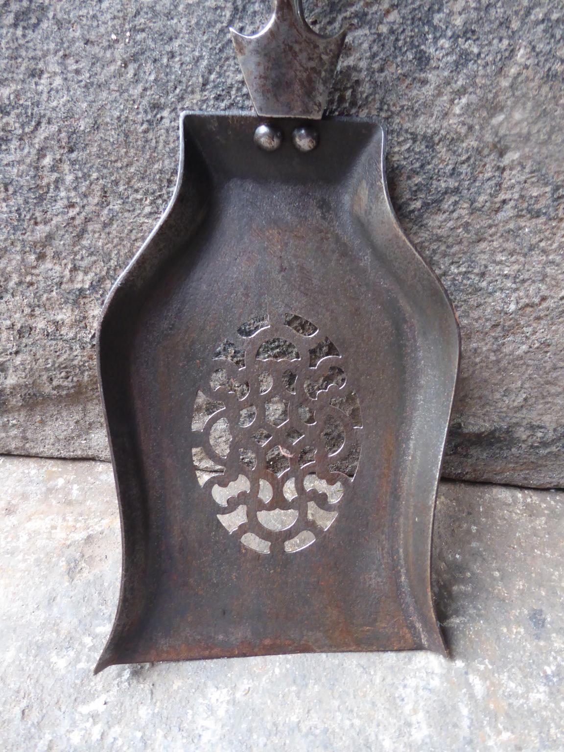 19th Century English Victorian Fireplace Shovel or Fire Shovel In Good Condition For Sale In Amerongen, NL