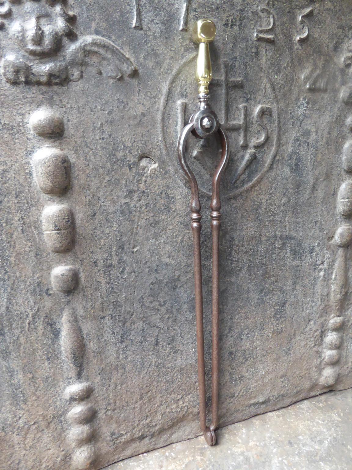 19th century English Victorian fireplace tongs made of wrought iron with a polished brass handle. The tongs are in a good condition and are fully functional.







  