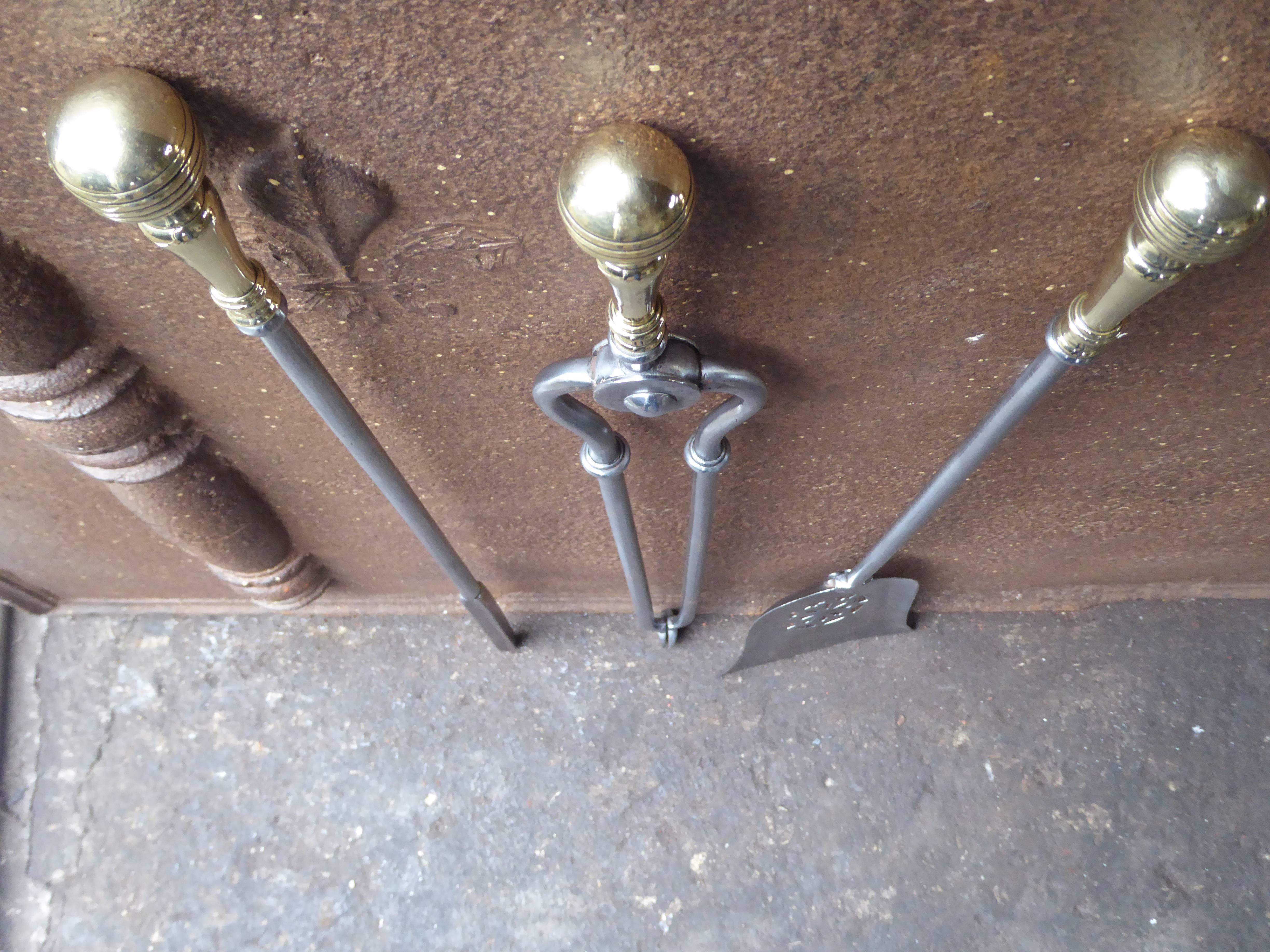 Laiton Outils de cheminée ou outils de cheminée victoriens anglais du 19e siècle en vente