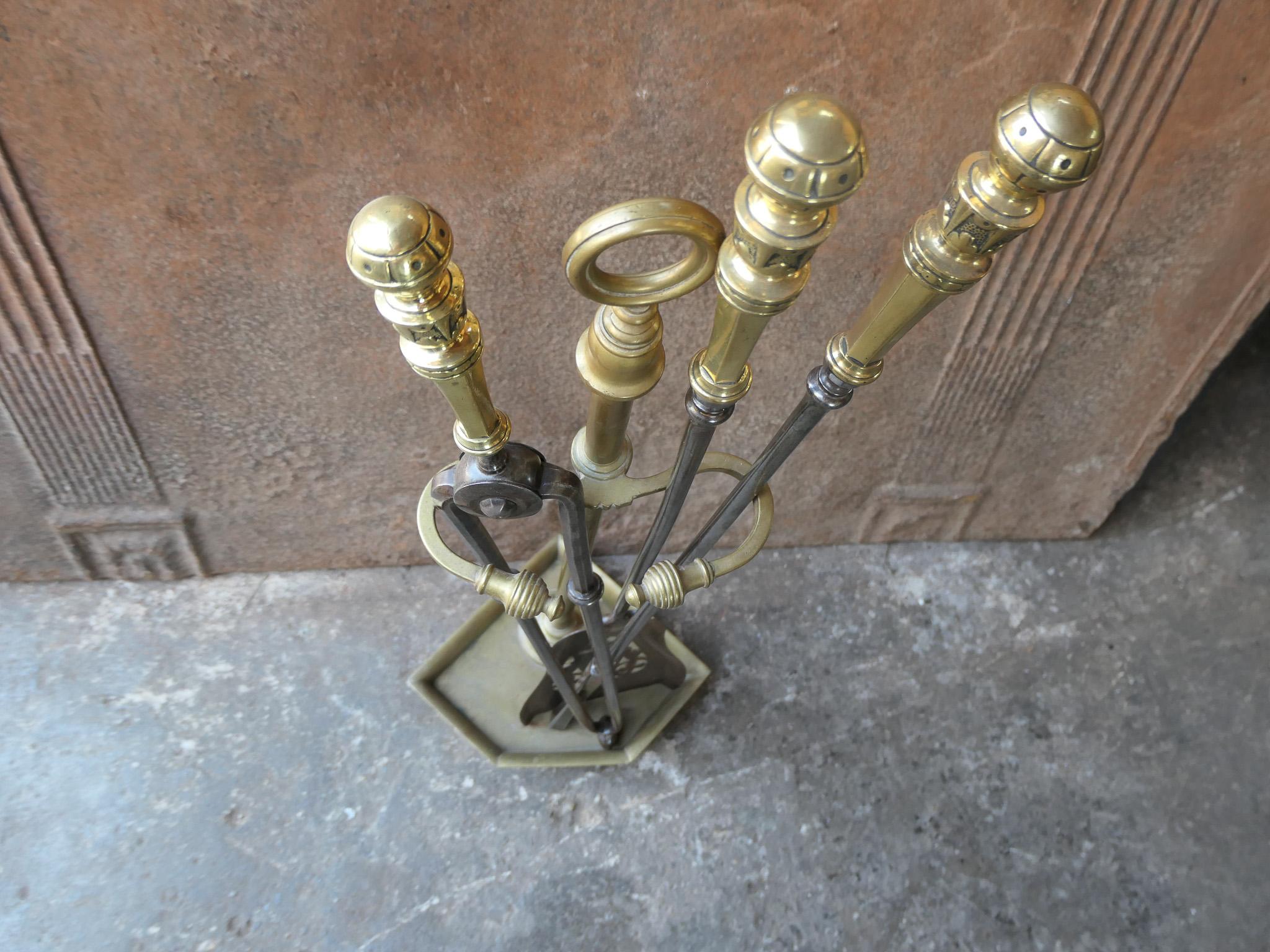Laiton Ensemble d'outils ou de compagnons de cheminée anglais victorien du 19e siècle en vente