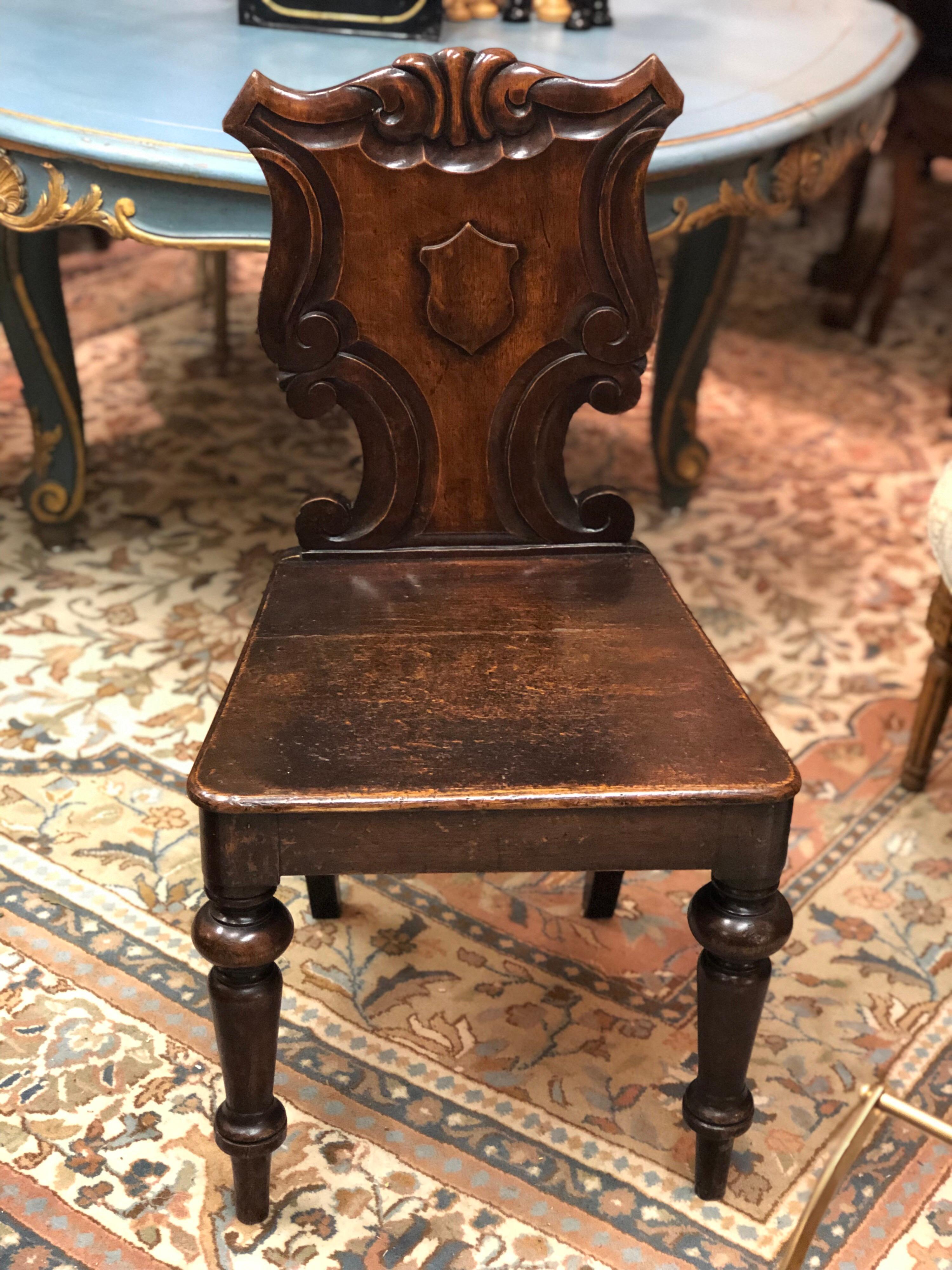 Vittoriano Sedie da sala in legno di quercia intagliate a mano dell'Inghilterra del XIX secolo in vendita