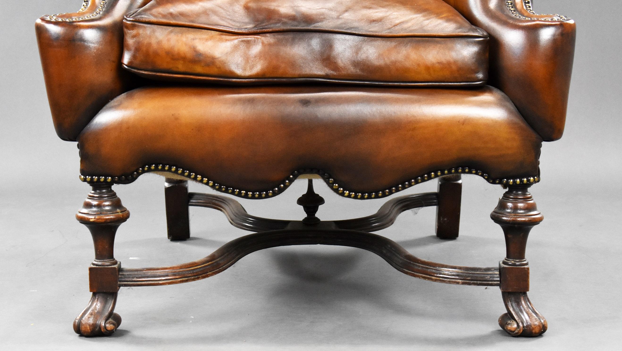 Englischer viktorianischer handgefärbter Ledersessel mit Flügelrückenlehne aus dem 19. Jahrhundert im Angebot 3