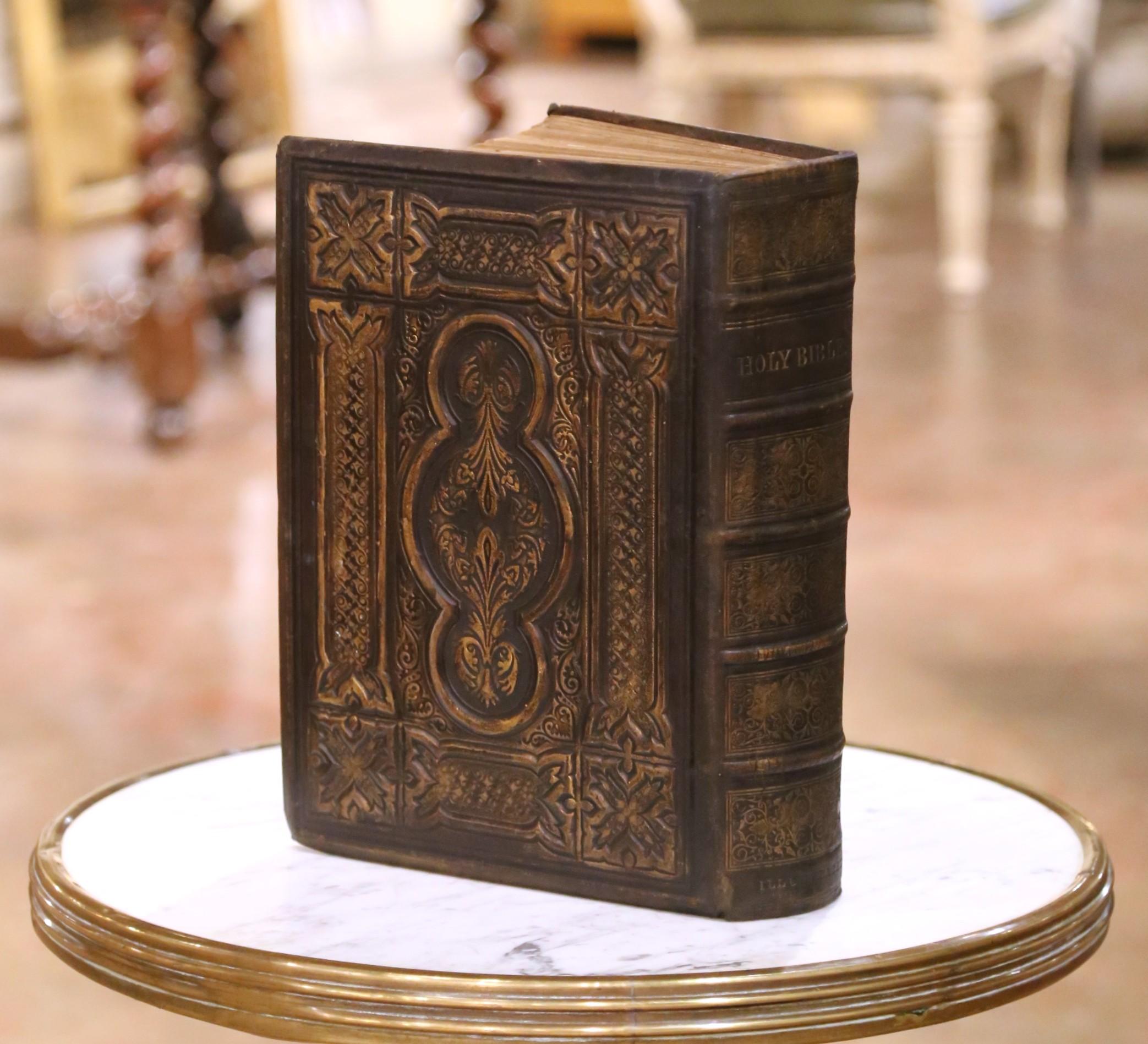 Bible de famille nationale illustrée victorienne du 19e siècle avec pages dorées en vente 4
