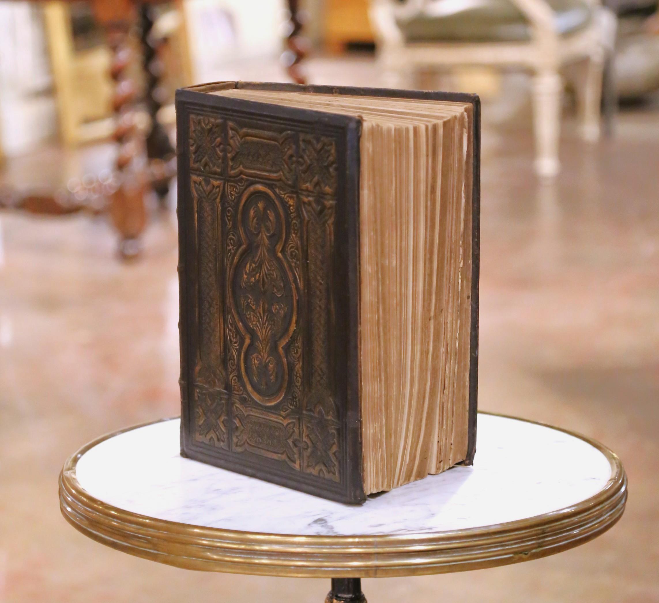 Anglais Bible de famille nationale illustrée victorienne du 19e siècle avec pages dorées en vente
