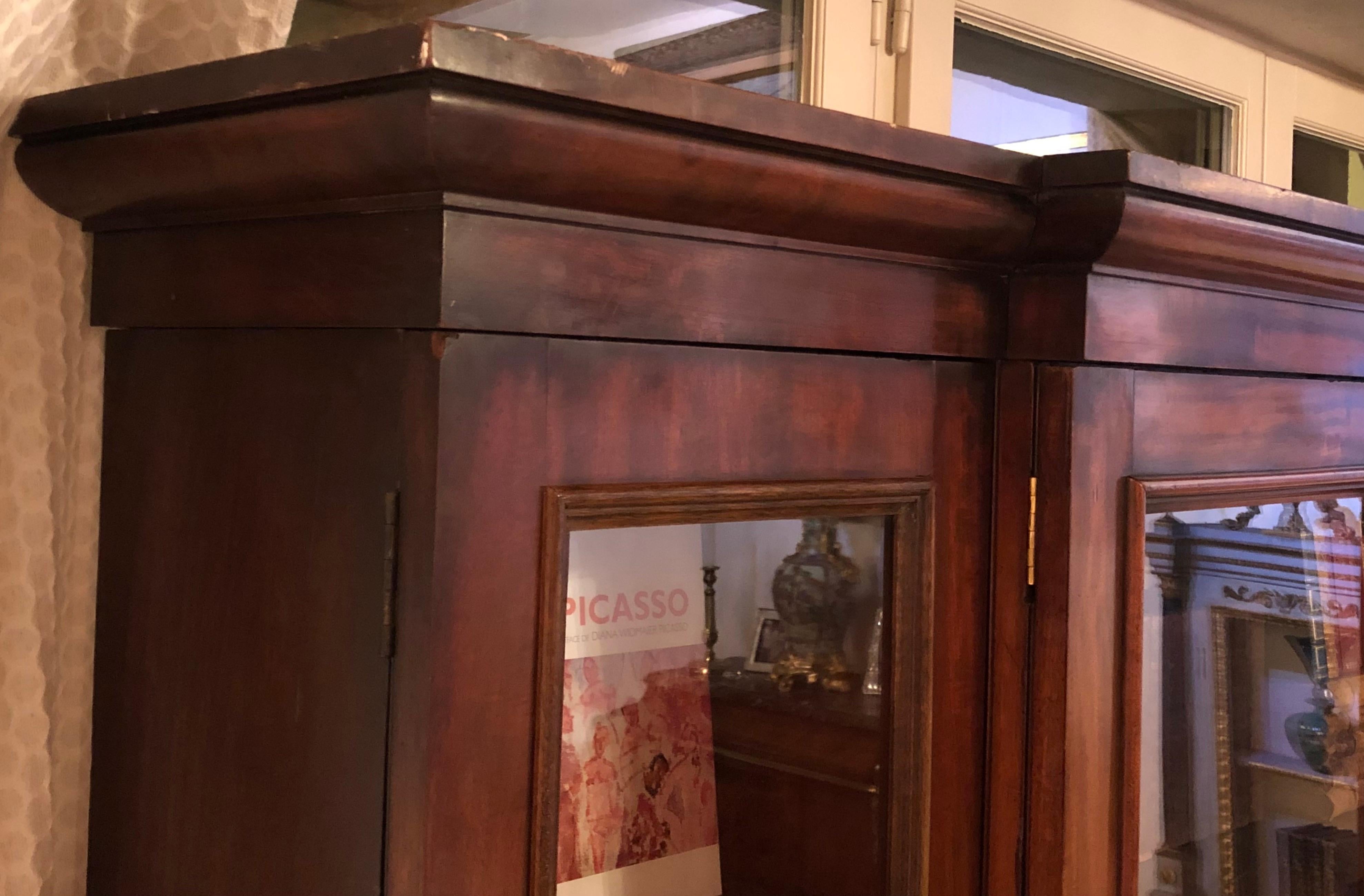 Varnished 19th Century English Victorian Mahogany Bookcase For Sale