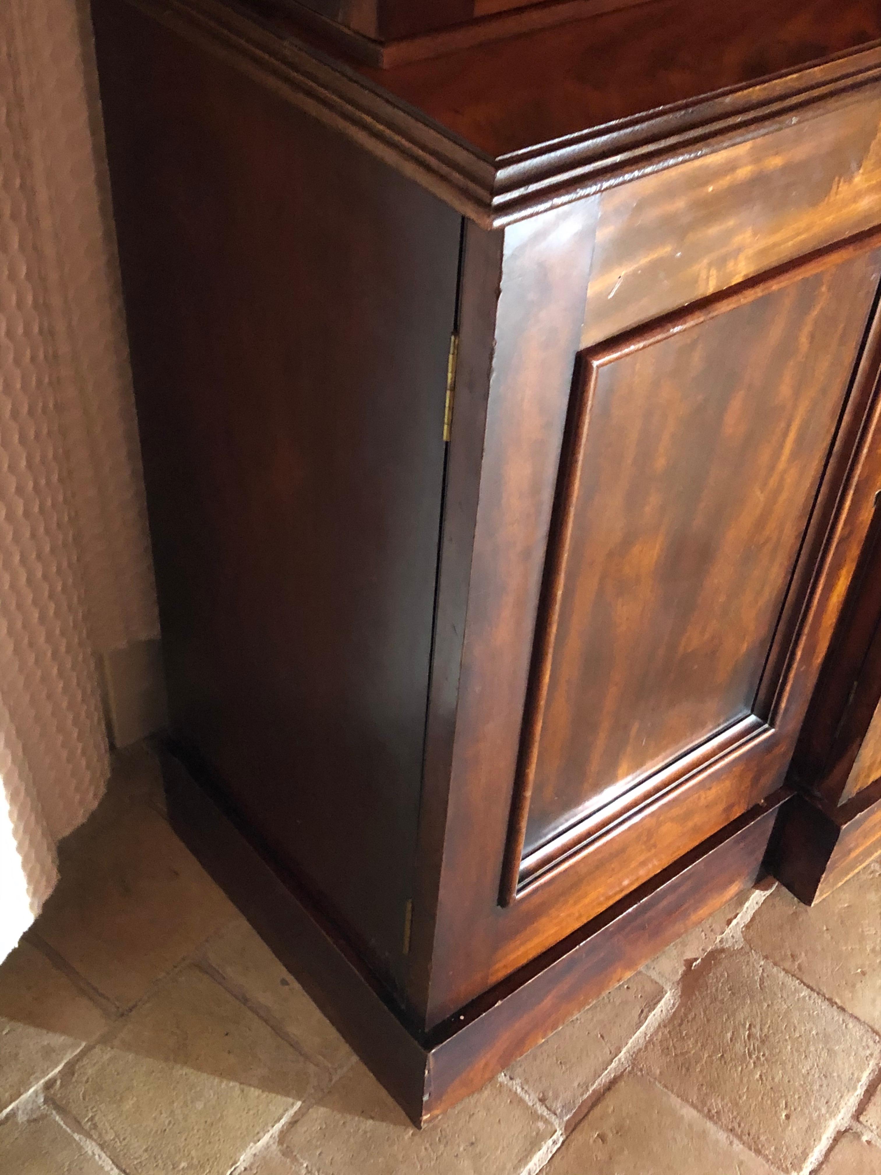 19th Century English Victorian Mahogany Bookcase For Sale 1