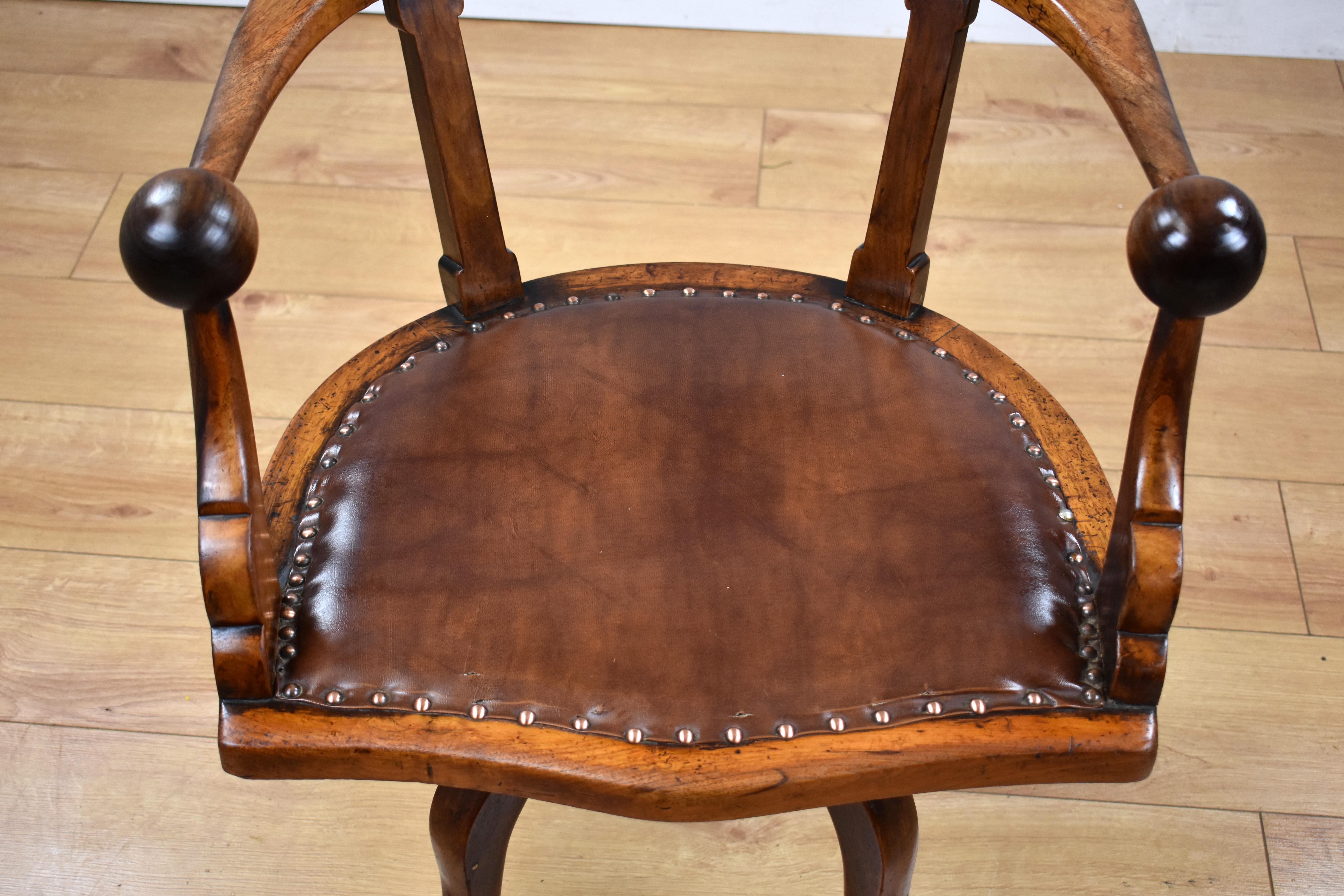 19th Century English Victorian Mahogany Desk Chair In Good Condition For Sale In Chelmsford, Essex