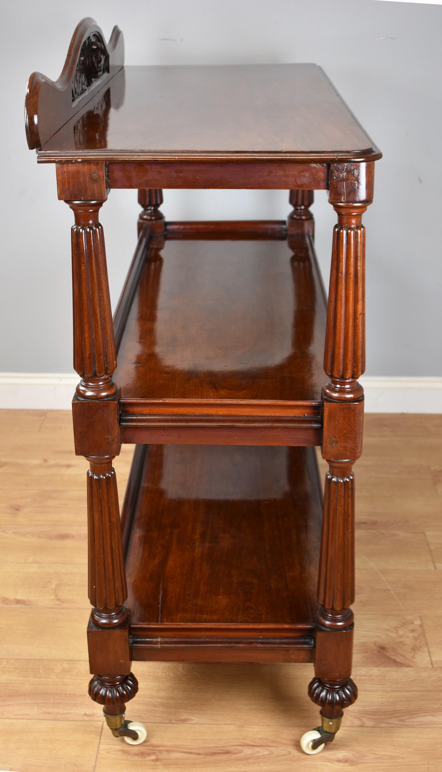 19th Century English Victorian Mahogany Dumbwaiter In Good Condition In Chelmsford, Essex
