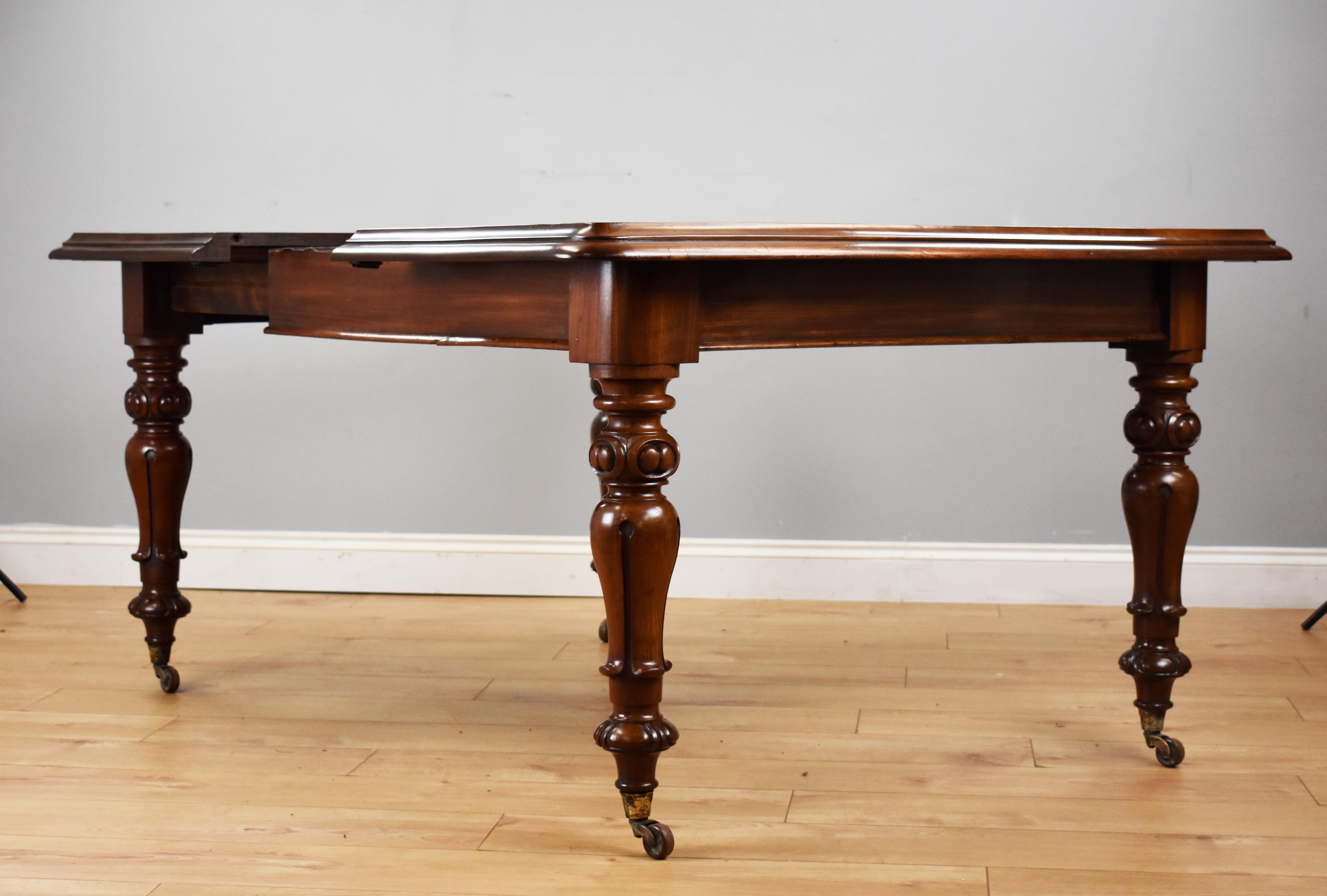 19th Century English Victorian Mahogany Extending Dining Table In Good Condition In Chelmsford, Essex