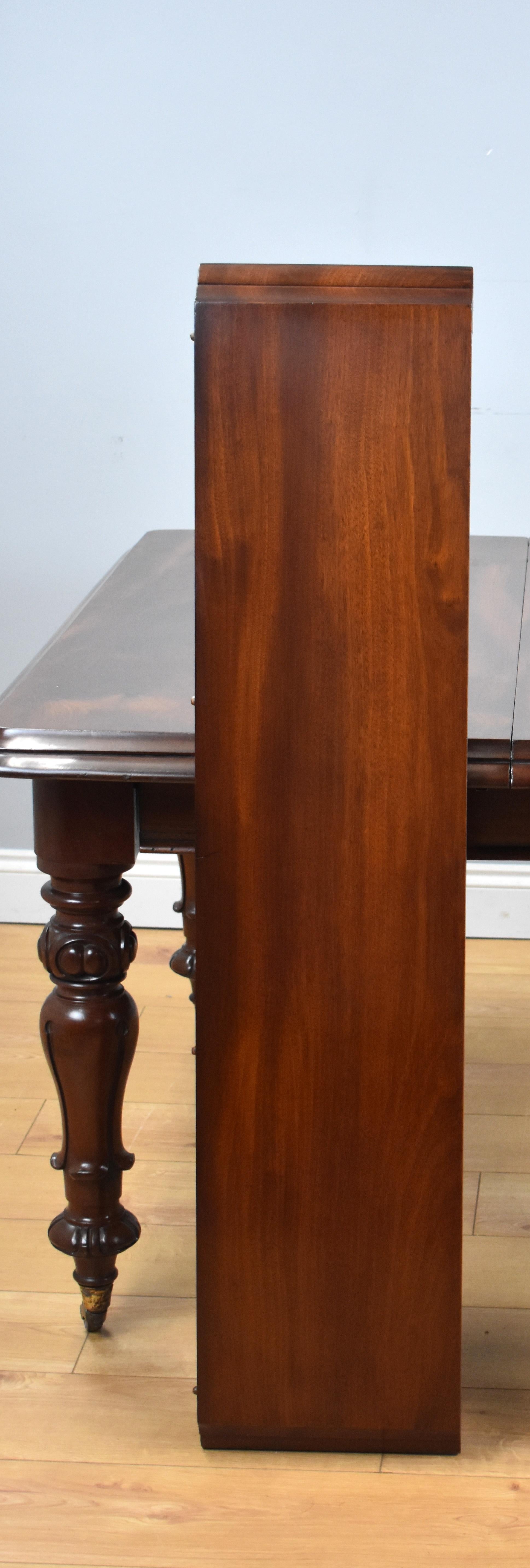 19th Century English Victorian Mahogany Extending Dining Table 5