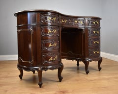 19th Century English Victorian Mahogany Kidney Shaped Desk by Maple & Co, London