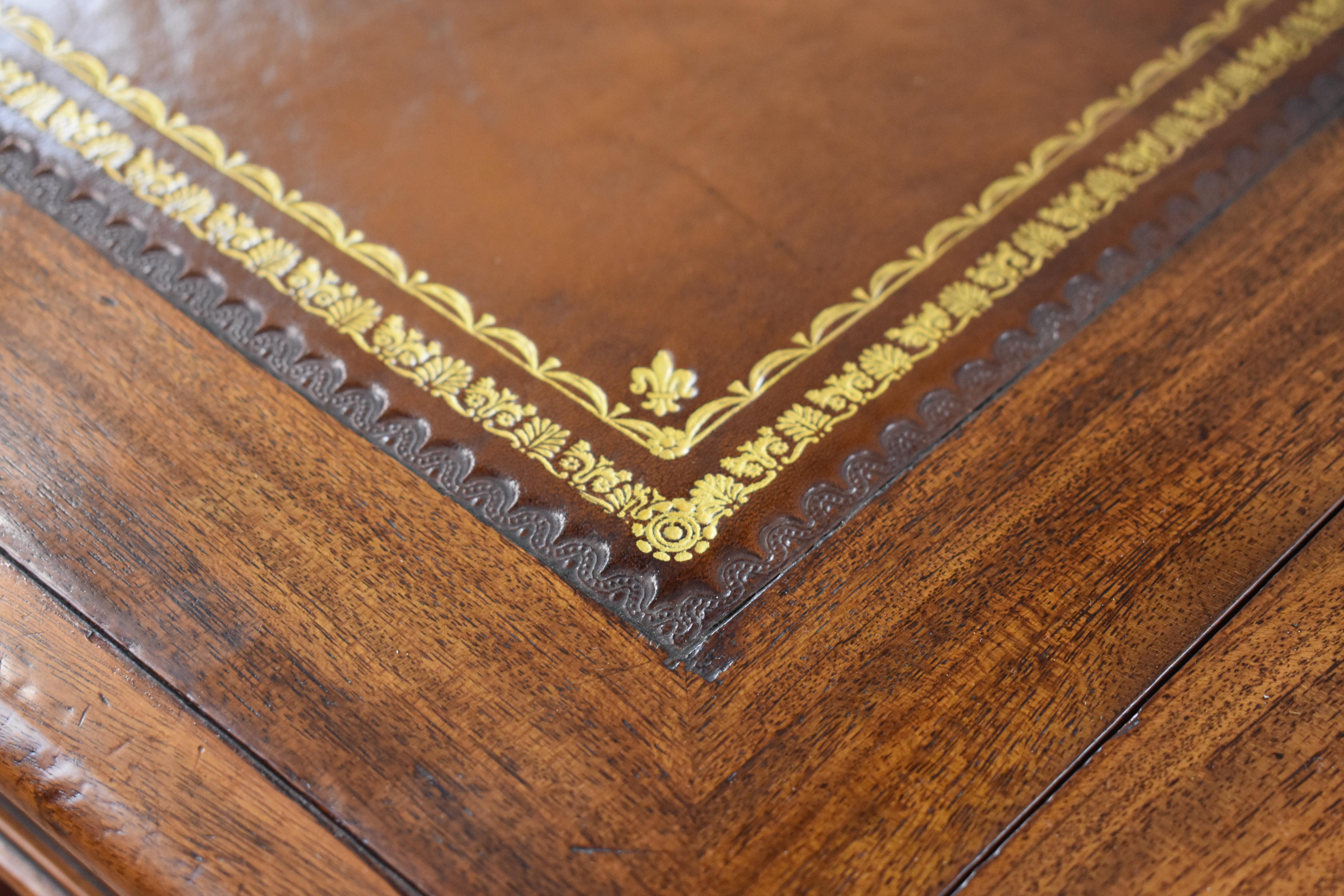 Englischer viktorianischer Mahagoni-Knieloch-Schreibtisch aus dem 19. Jahrhundert von Francis & James Smith im Angebot 7