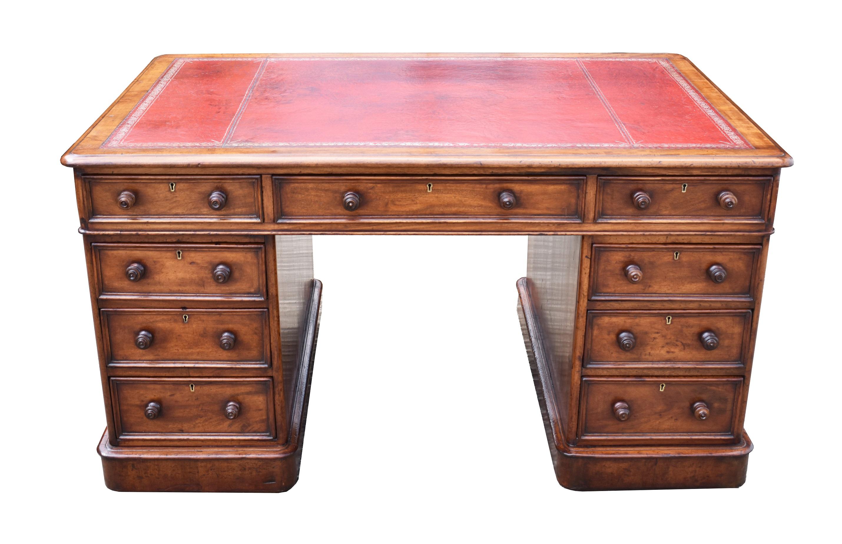 19th Century English Victorian Mahogany Partners Desk In Good Condition In Chelmsford, Essex