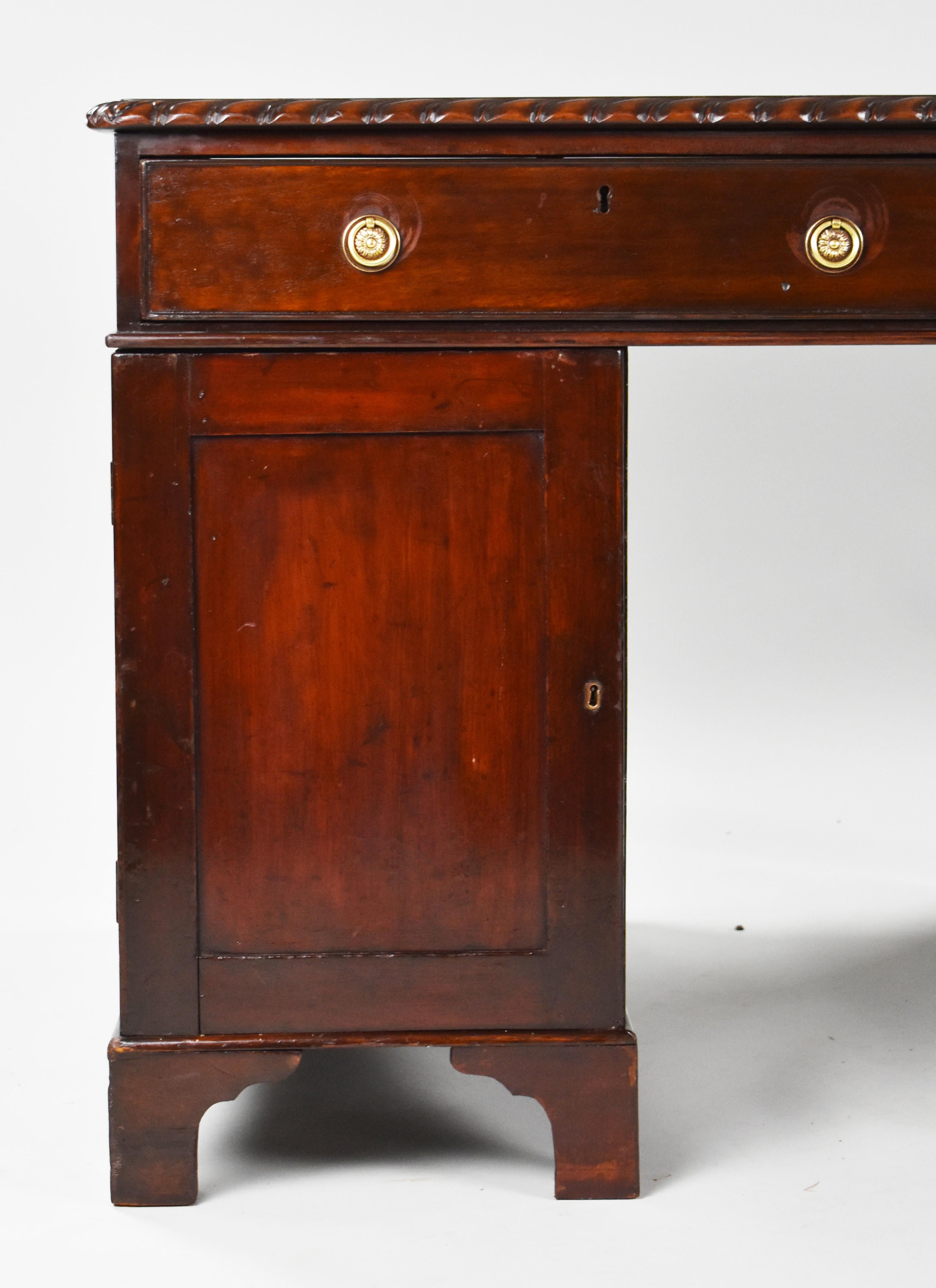 19th Century English Victorian Mahogany Partners Desk For Sale 5