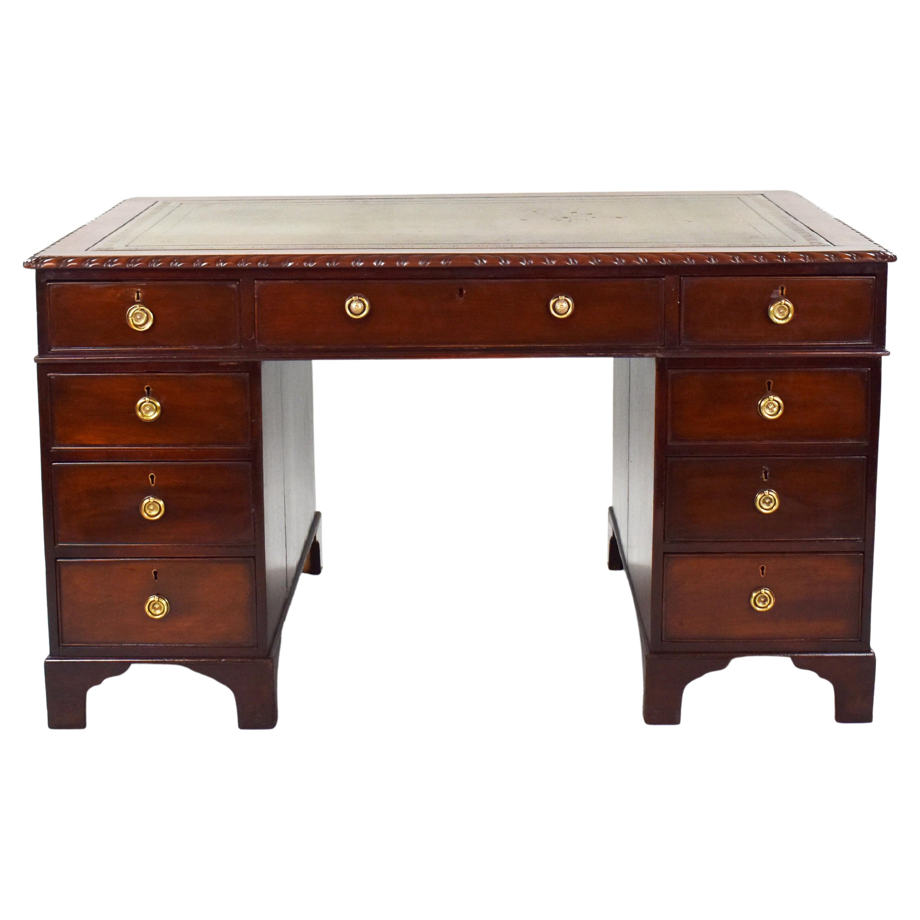 19th Century English Victorian Mahogany Partners Desk For Sale