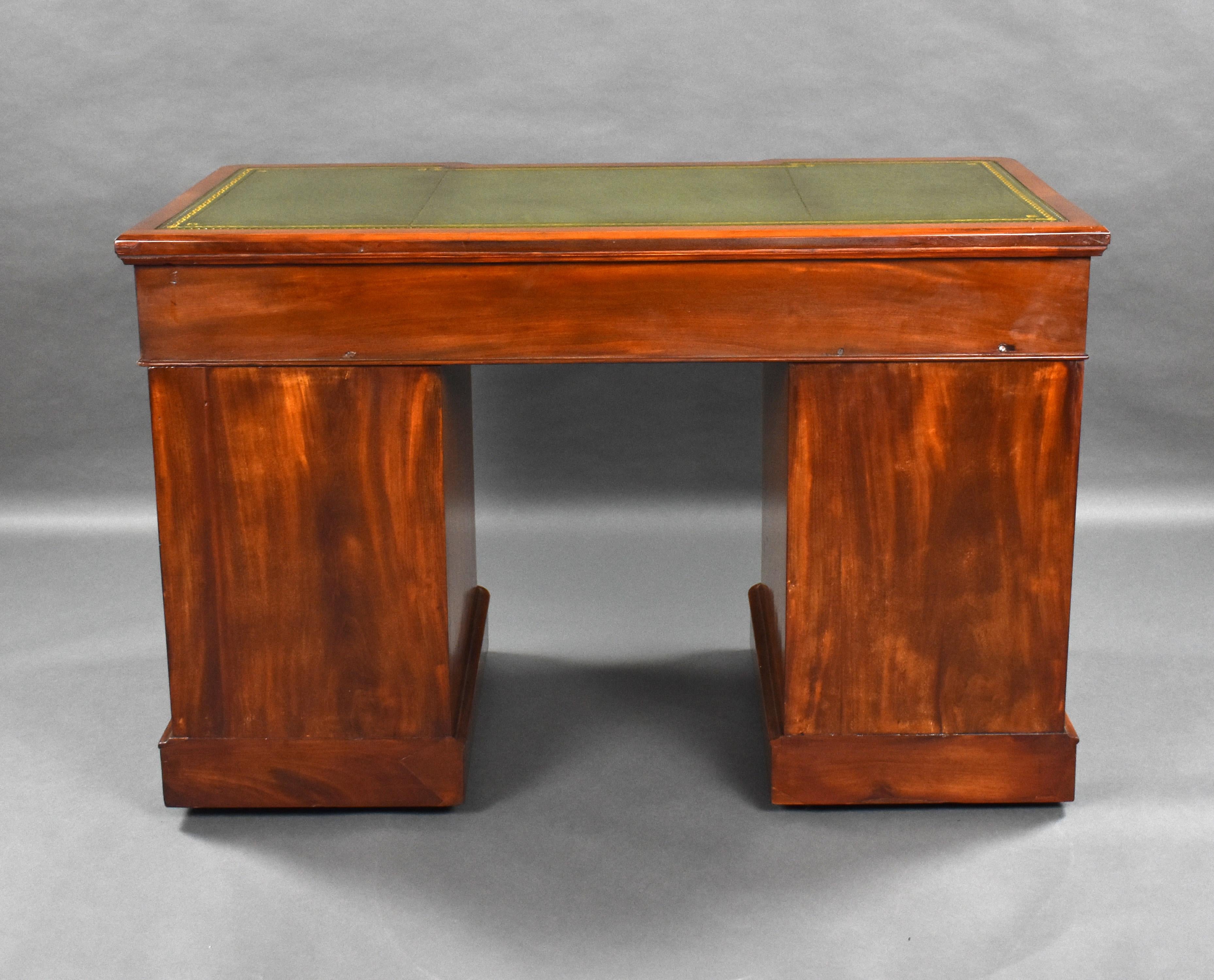 19th Century English Victorian Mahogany Pedestal Desk 7