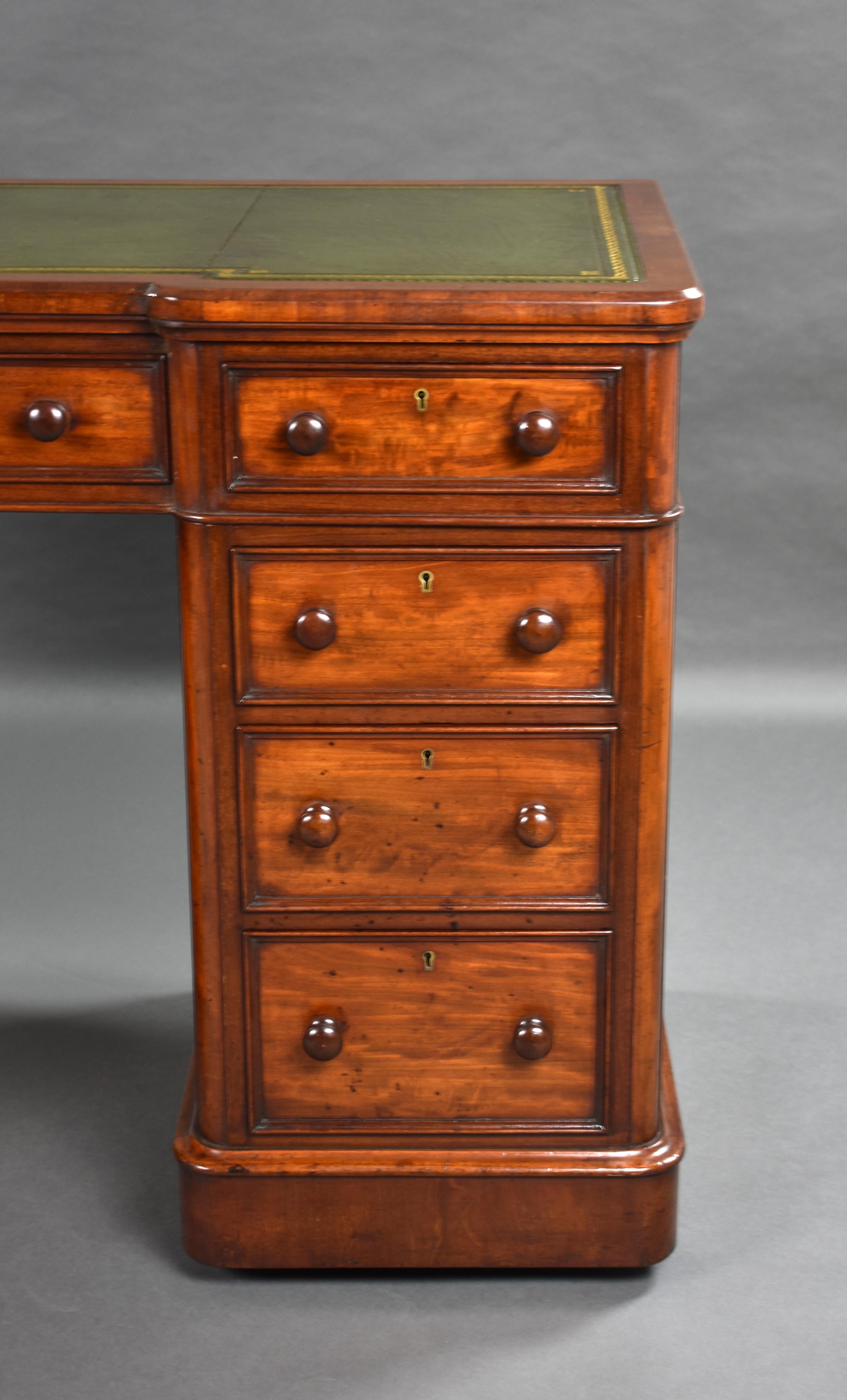 19th Century English Victorian Mahogany Pedestal Desk 2