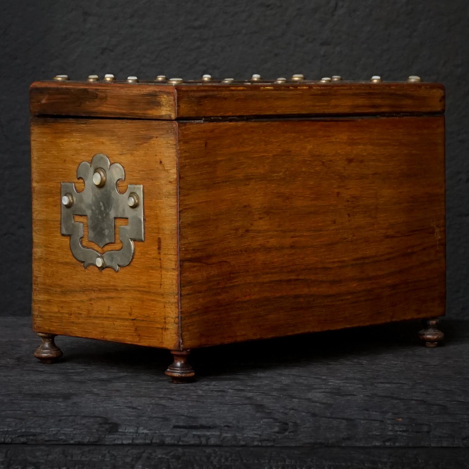 19th Century English Victorian Mahogany Veneer Cigar Box Humidor 5