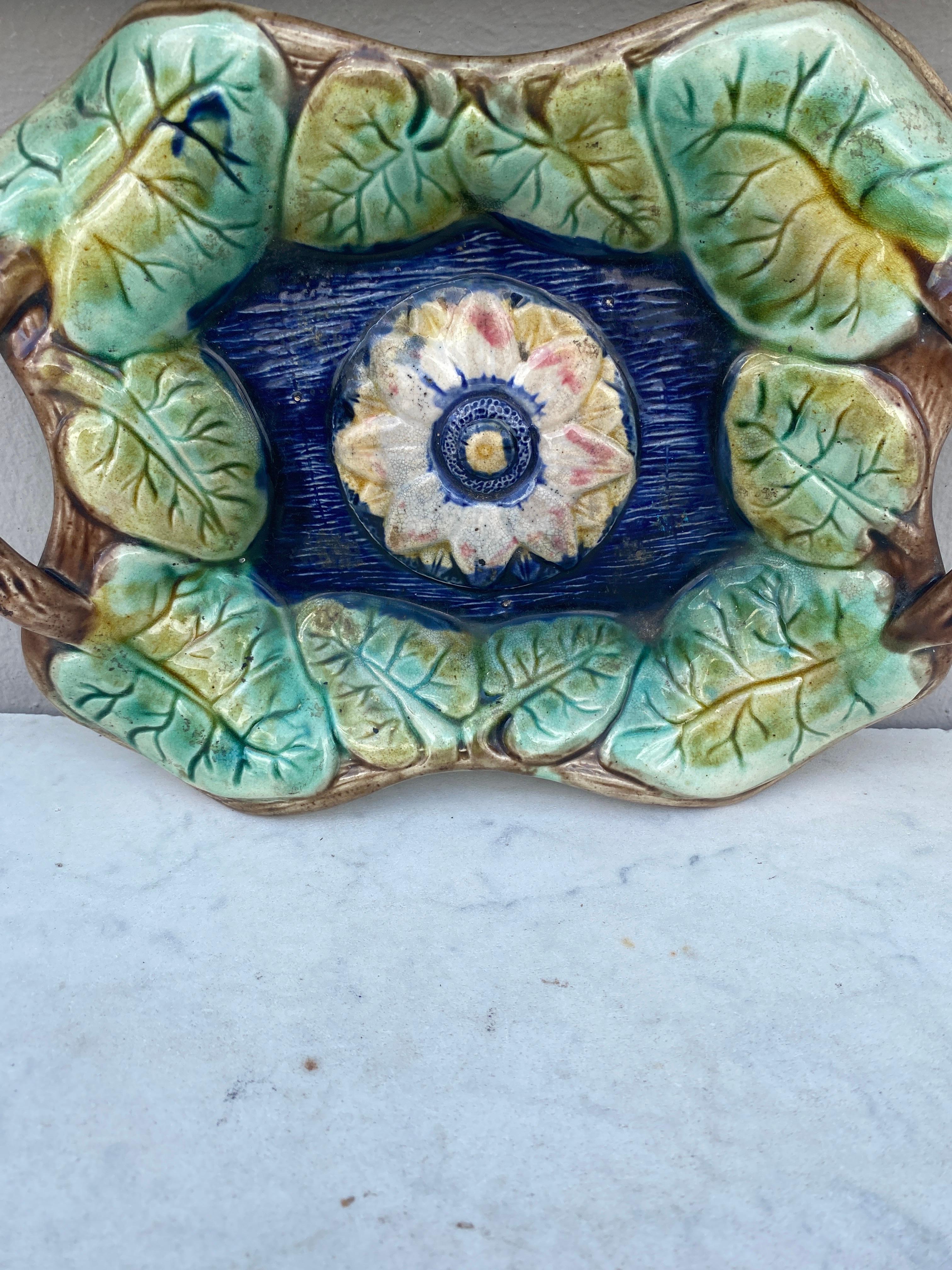19th Century English Victorian Majolica Handled Platter In Good Condition For Sale In Austin, TX