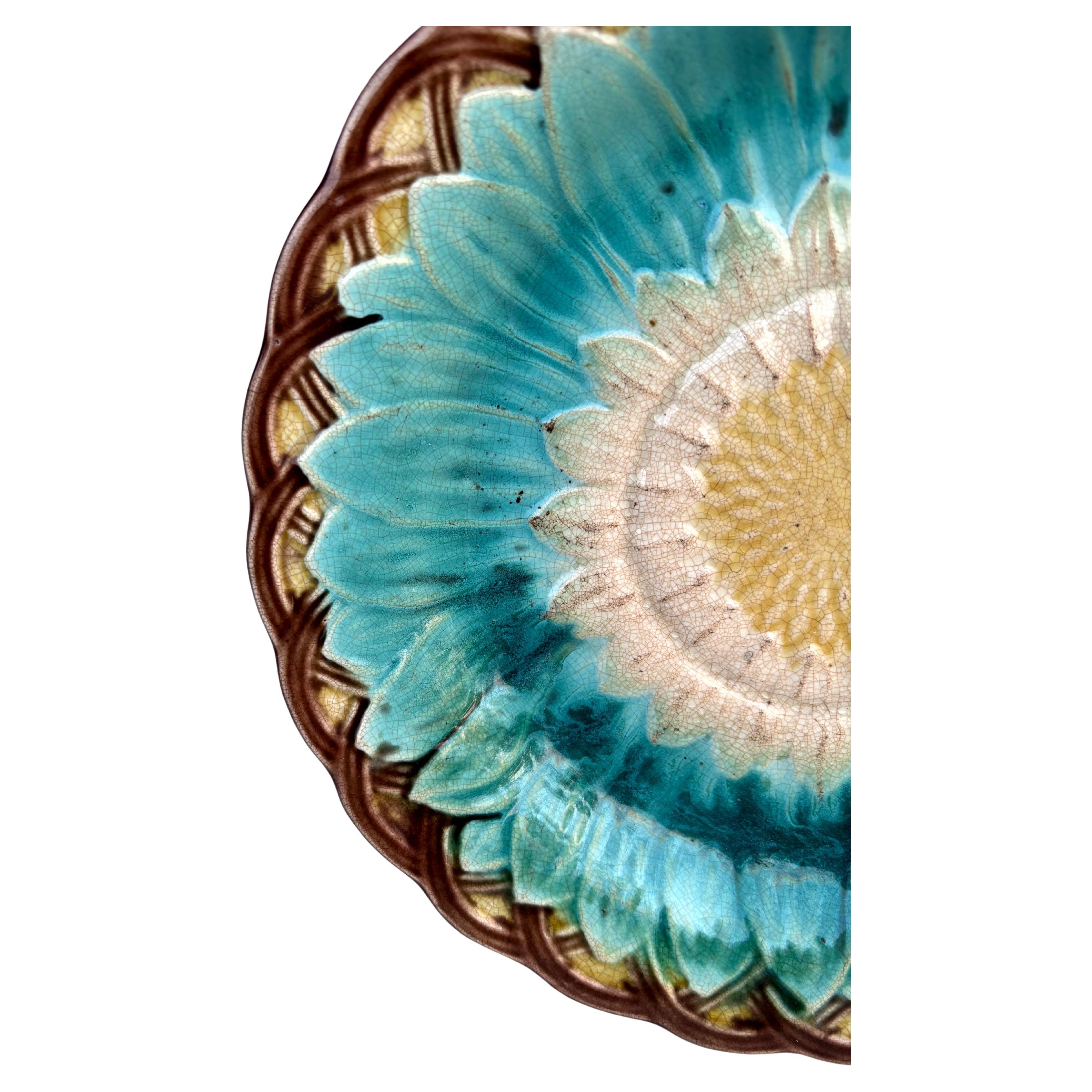 Late 19th Century 19th Century English Victorian Majolica Sunflower Plate For Sale