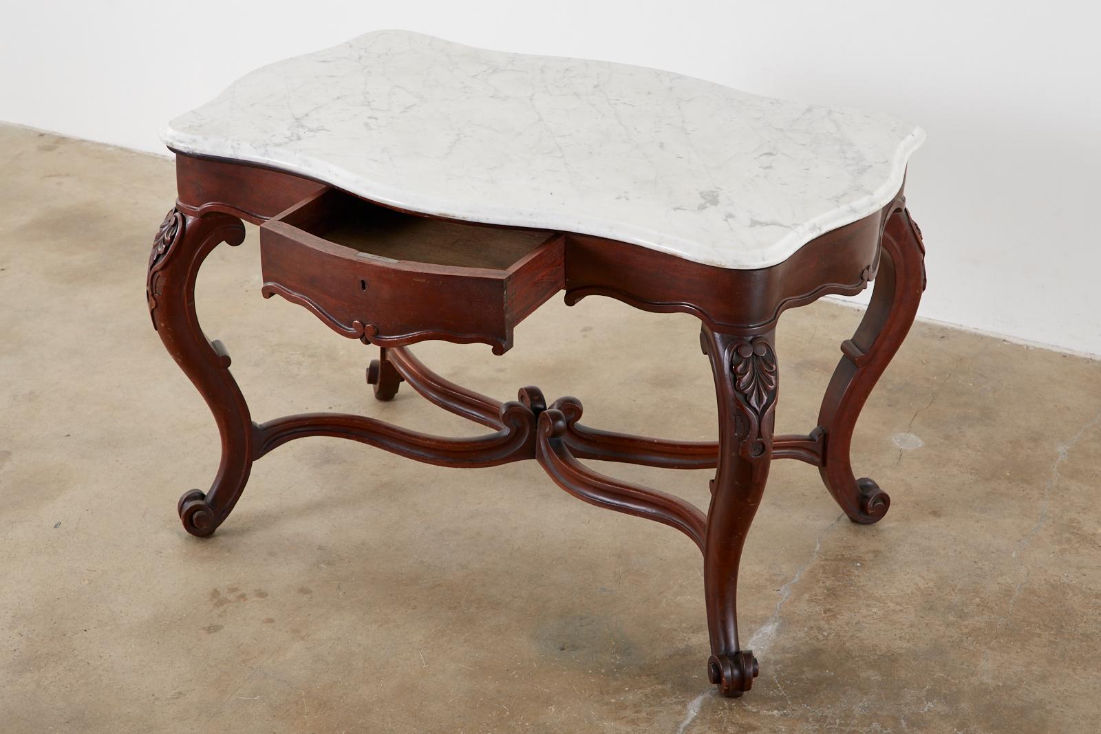 Curvaceous 19th century English Victorian library table or writing table desk. The table features a 1