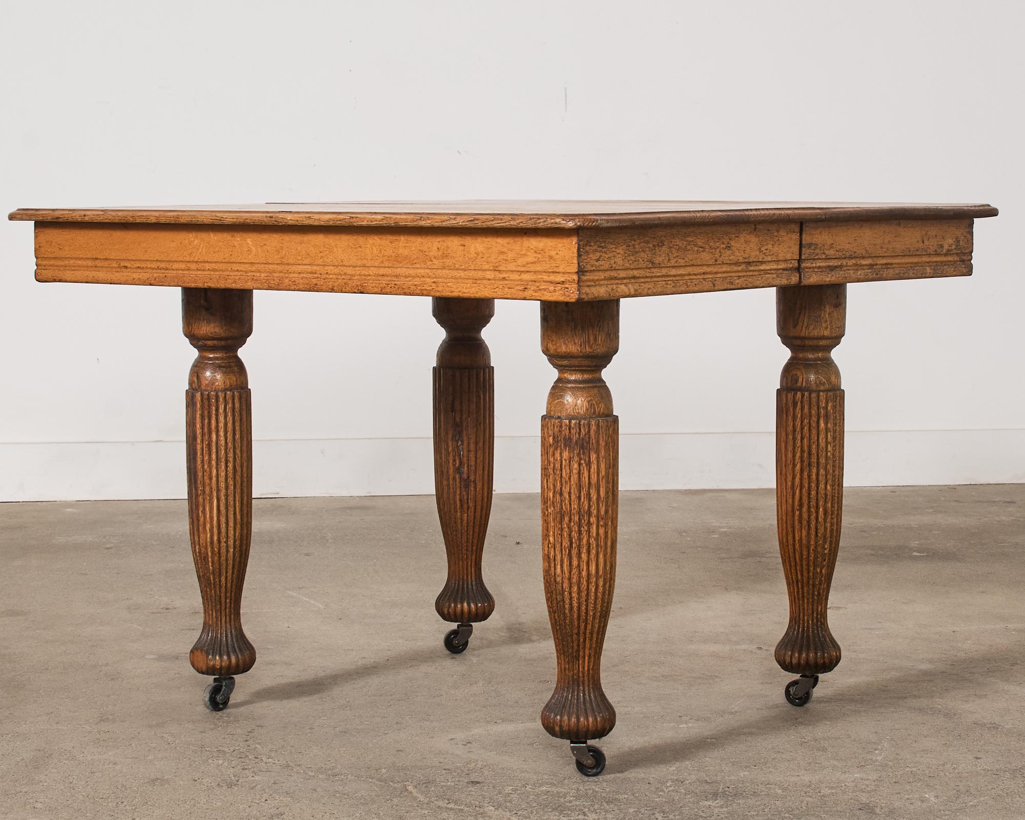 19th Century English Victorian Oak Dining Center Table In Distressed Condition For Sale In Rio Vista, CA