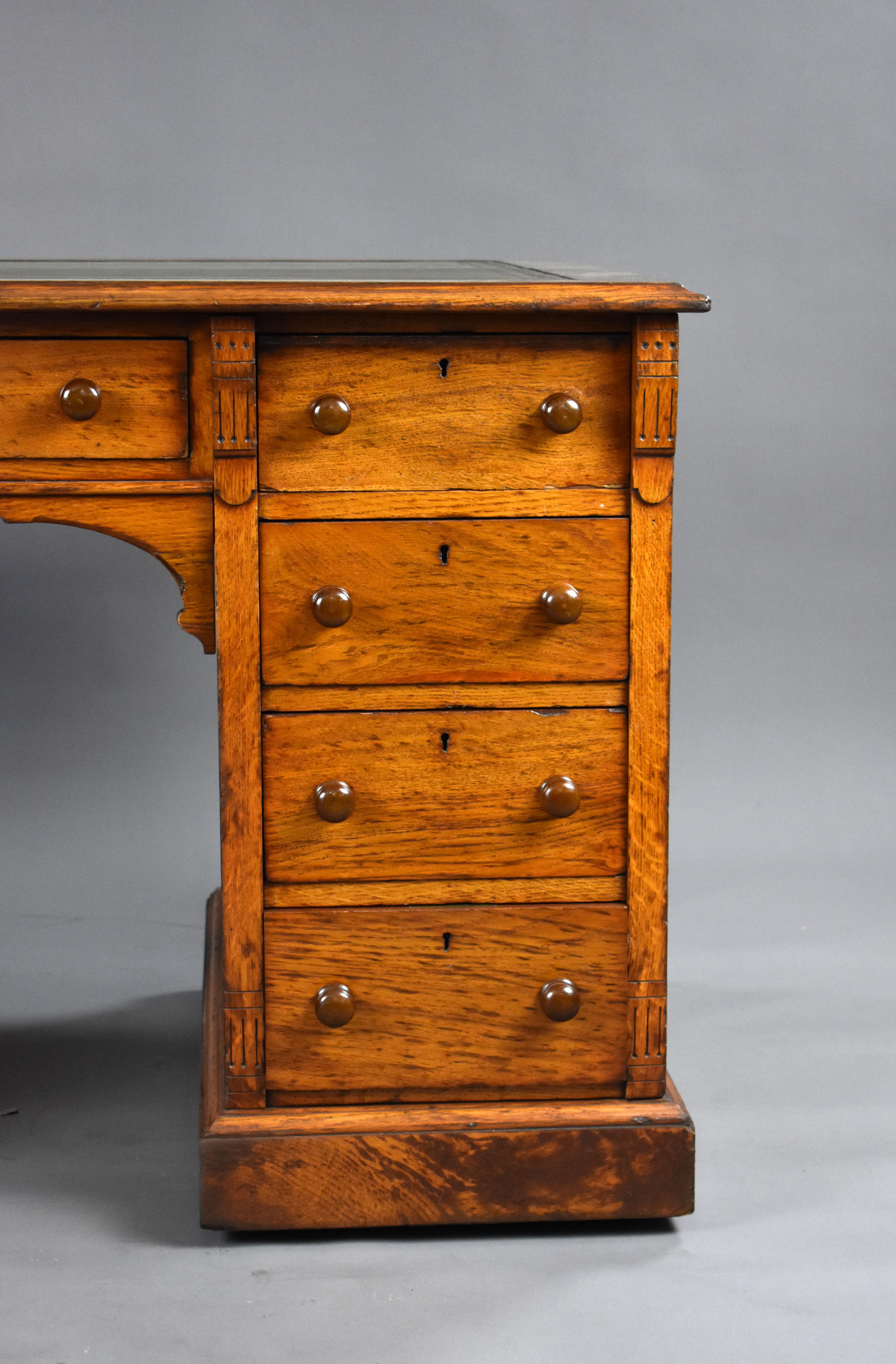 19th Century English Victorian Oak Writing Desk For Sale 2