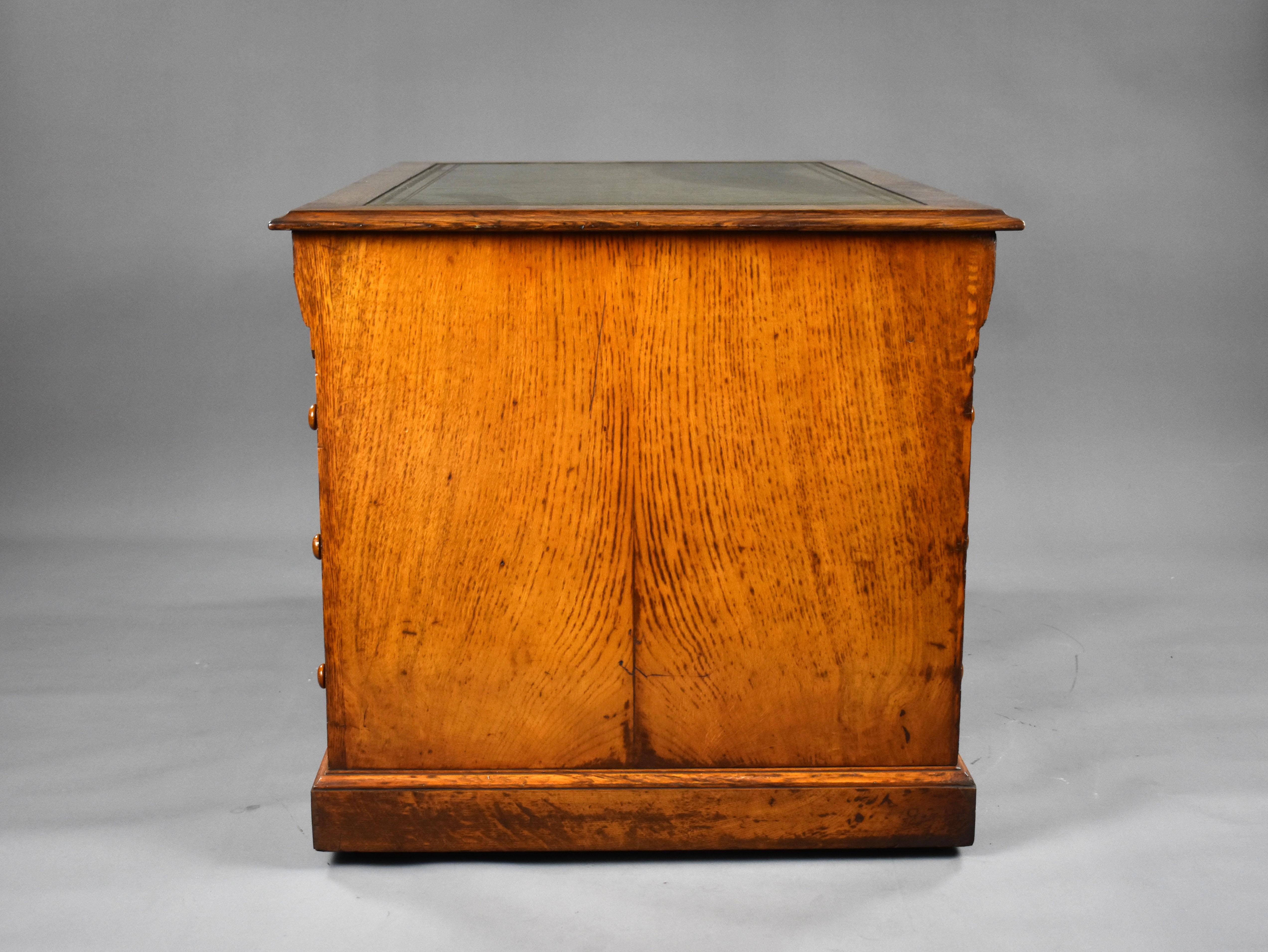 19th Century English Victorian Oak Writing Desk For Sale 5